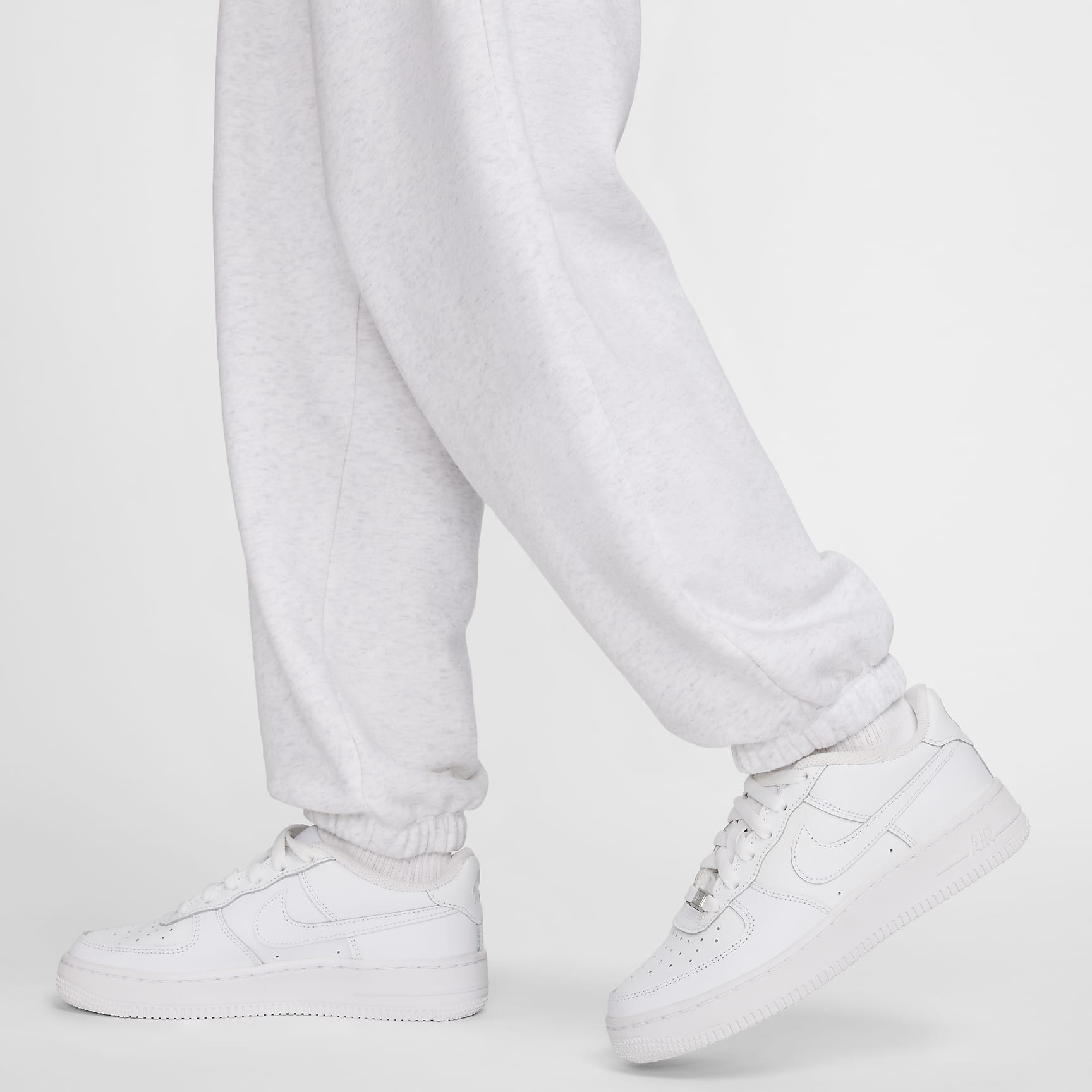 Nike Sportswear Club Fleece Women's Mid-Rise Oversized Sweatpants