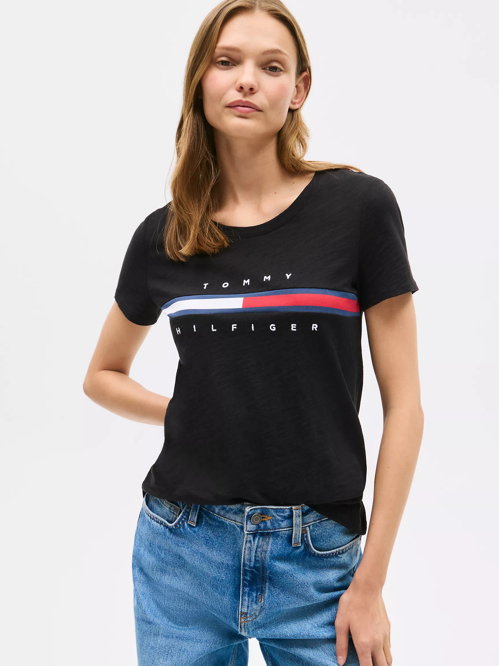 Женская футболка Tommy Hilfiger, Футболка с вышитым логотипом и полоской в стиле флага