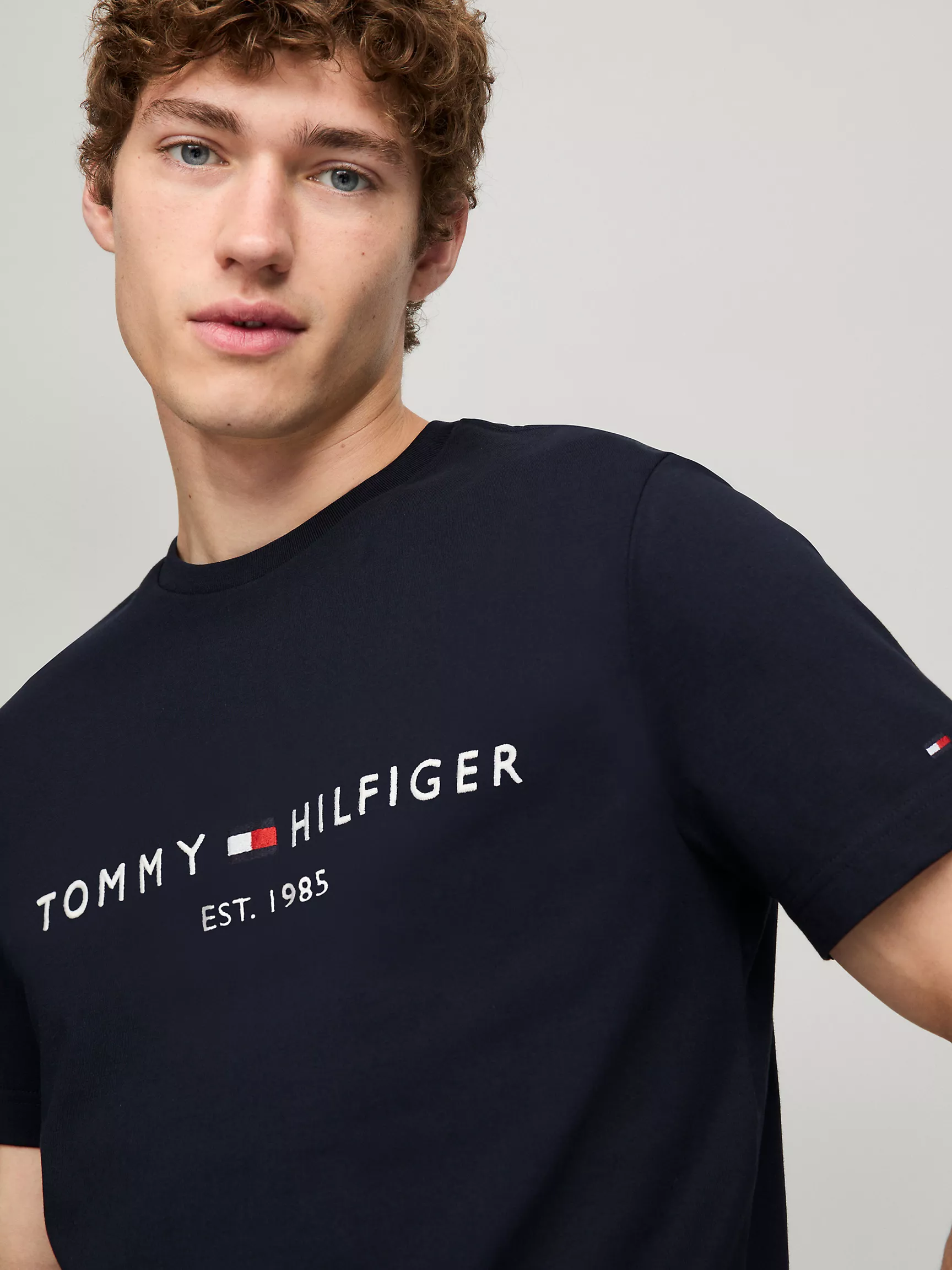 Мужская футболка Tommy Hilfiger, Приталенная футболка с вышитым логотипом Tommy