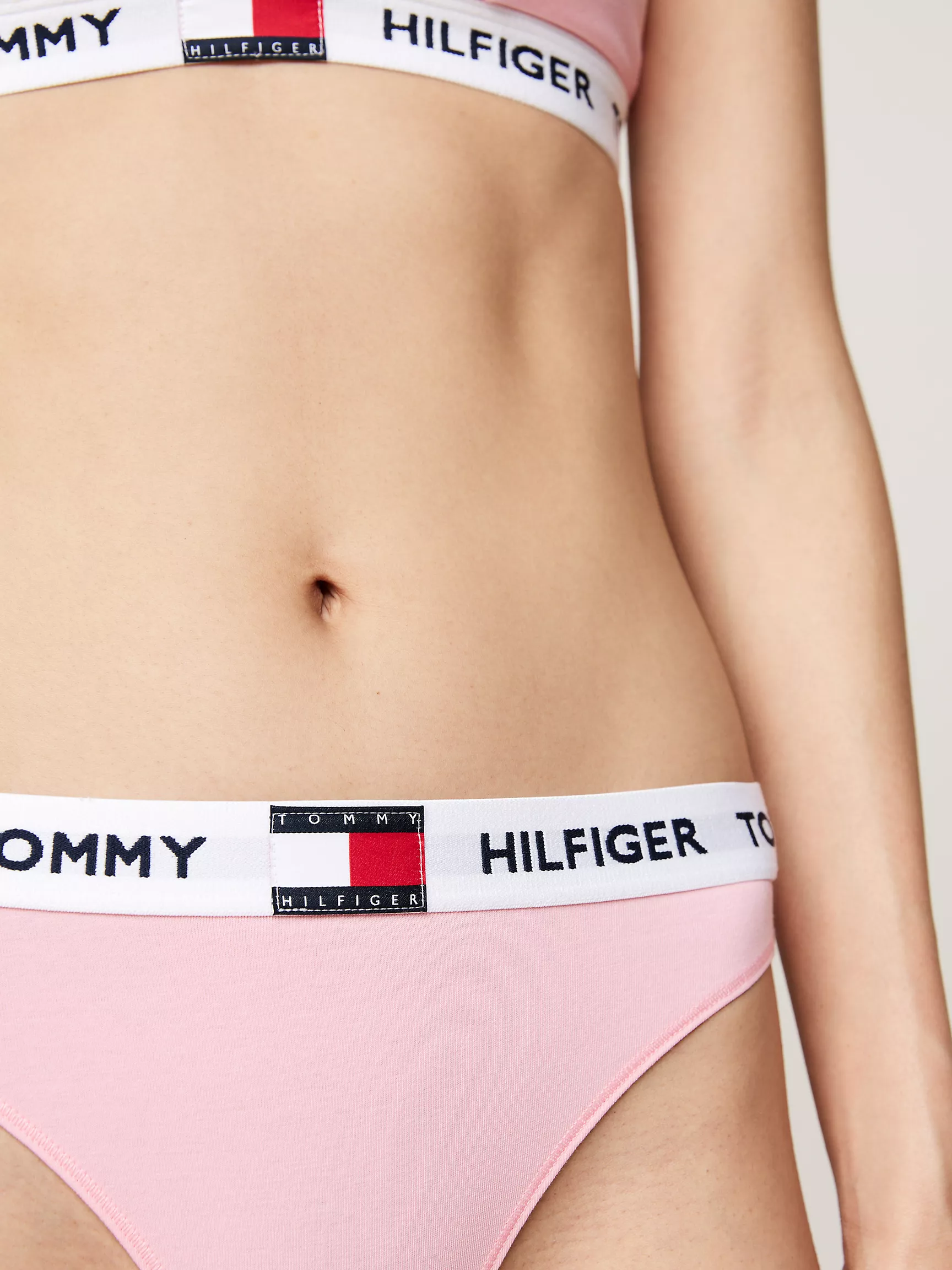 Женское нижнее белье Tommy Hilfiger, Стринги с логотипом Tommy