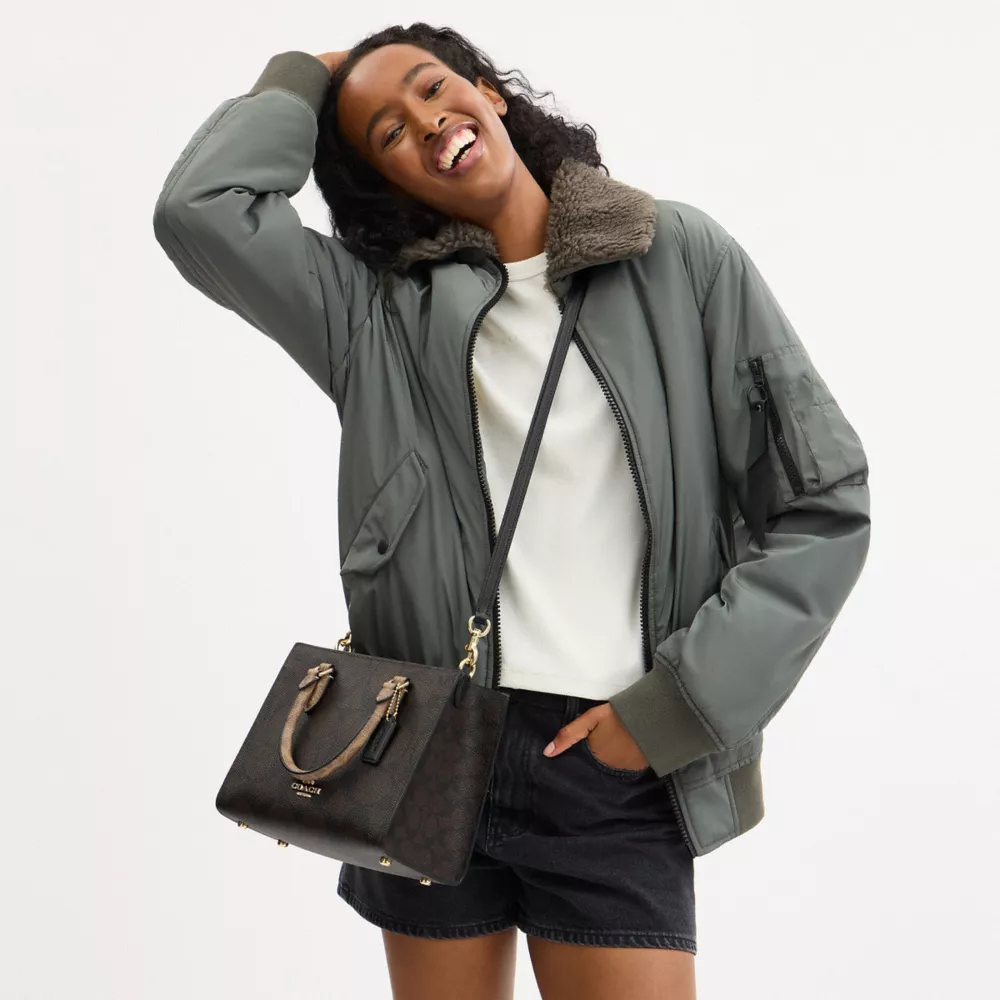 Сумка COACH Maggie Small Tote Bag In Blocked Signature Canvas