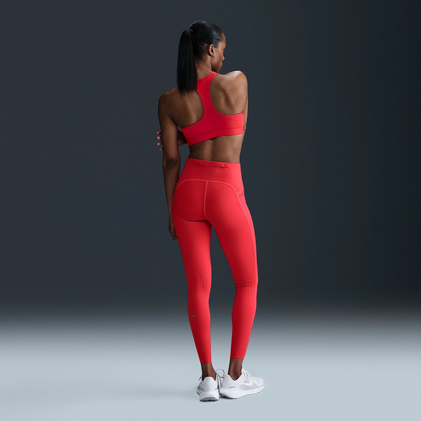 Nike Swift Women's High-Waisted 7/8 Running Leggings with Pockets