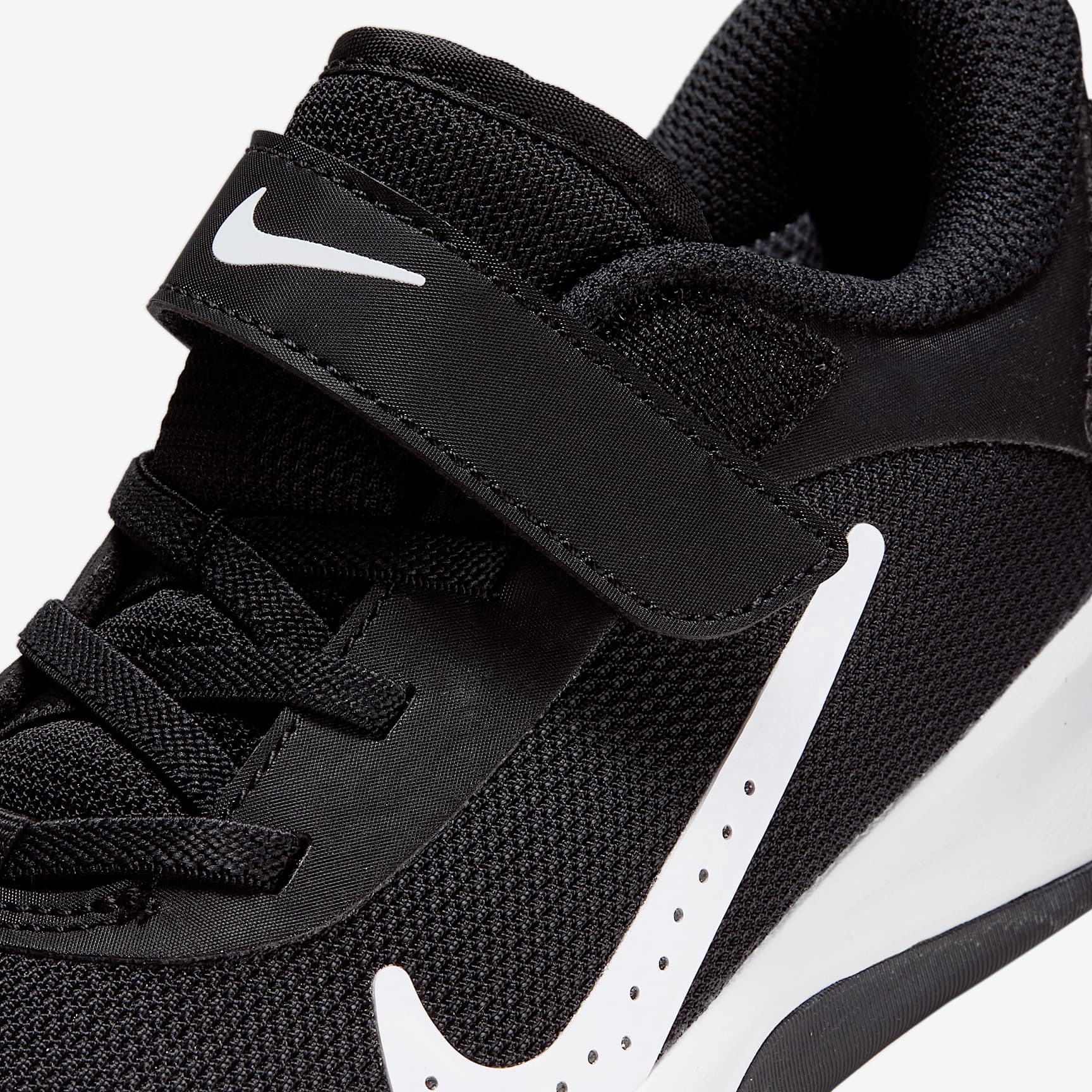 Nike Omni Multi-Court Little Kids' Shoes