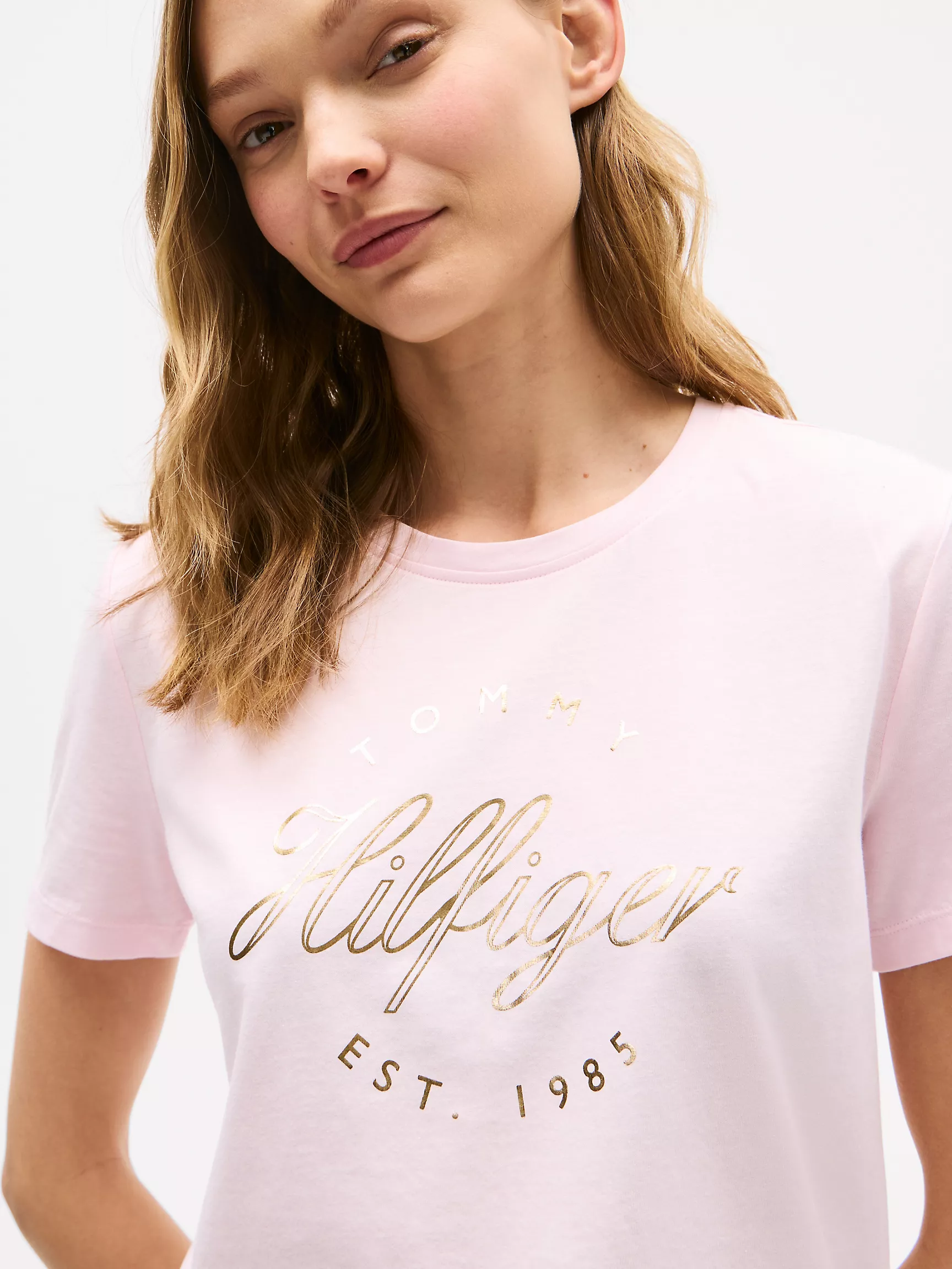 Женская футболка Tommy Hilfiger, Футболка с металлическим логотипом Hilfiger в виде надписи