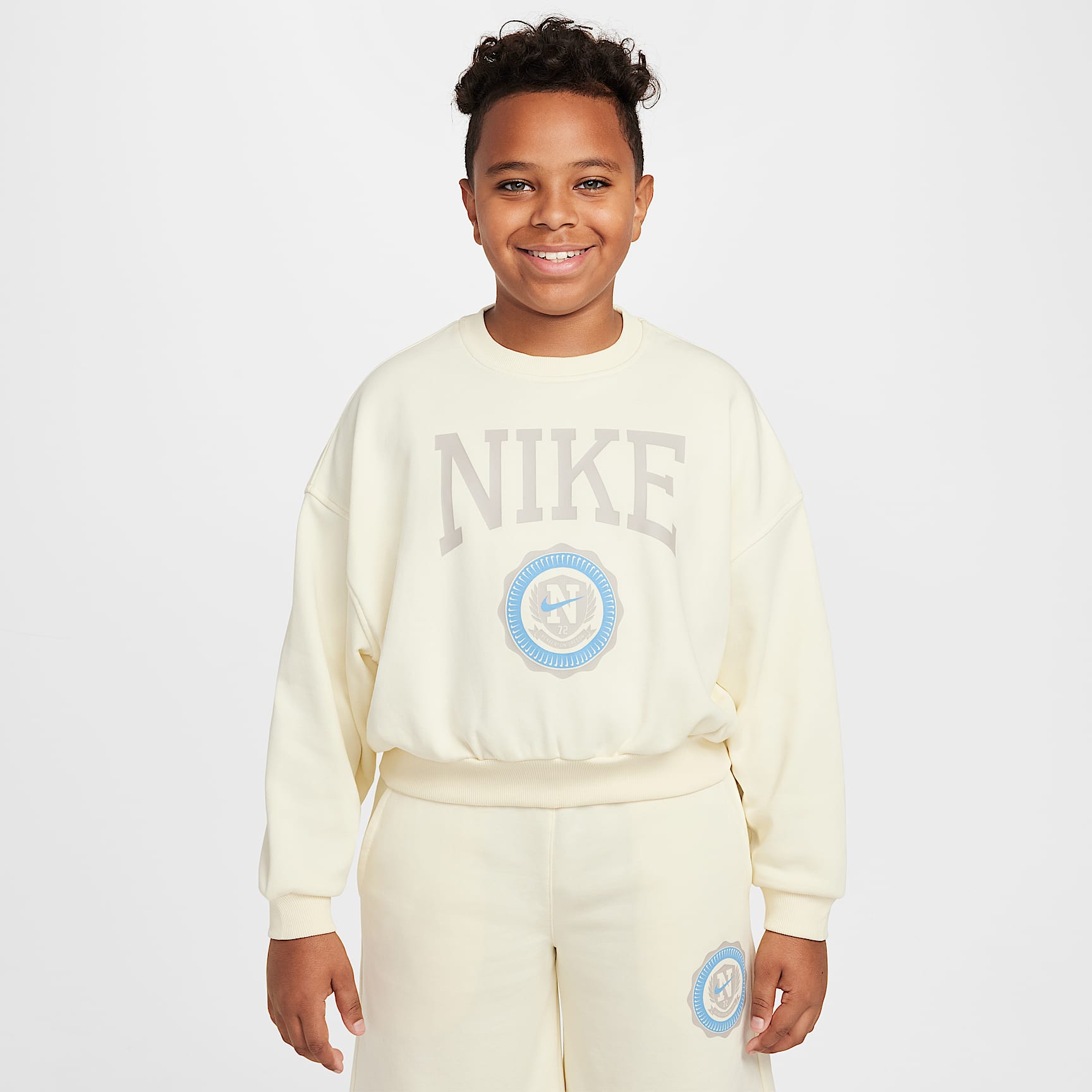 Nike Sportswear Club Girls' French Terry Crew-Neck Sweatshirt