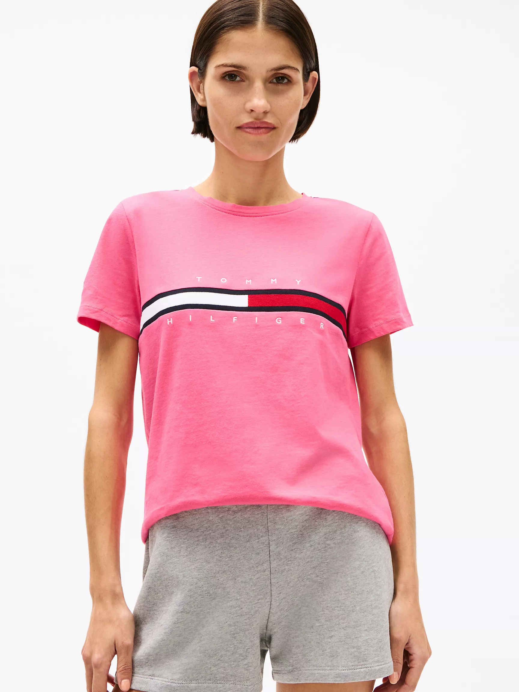 Женская футболка Tommy Hilfiger, Футболка с вышитым логотипом и полоской в стиле флага