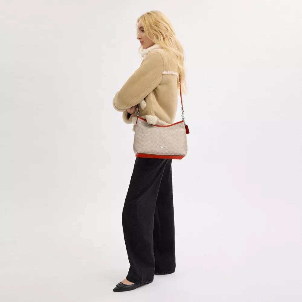 Сумка COACH Laurel Shoulder Bag In Signature Canvas
