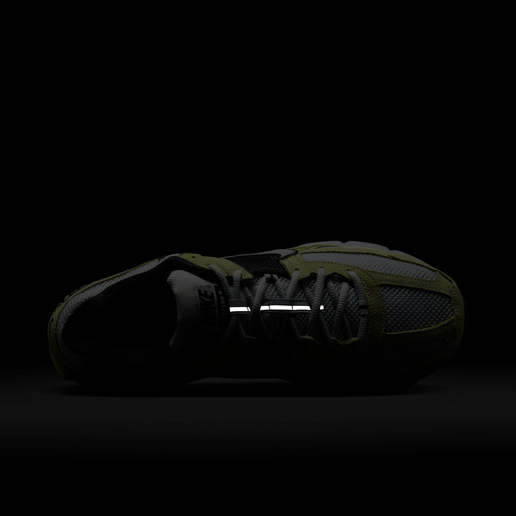 Nike Zoom Vomero 5 Men's Shoes