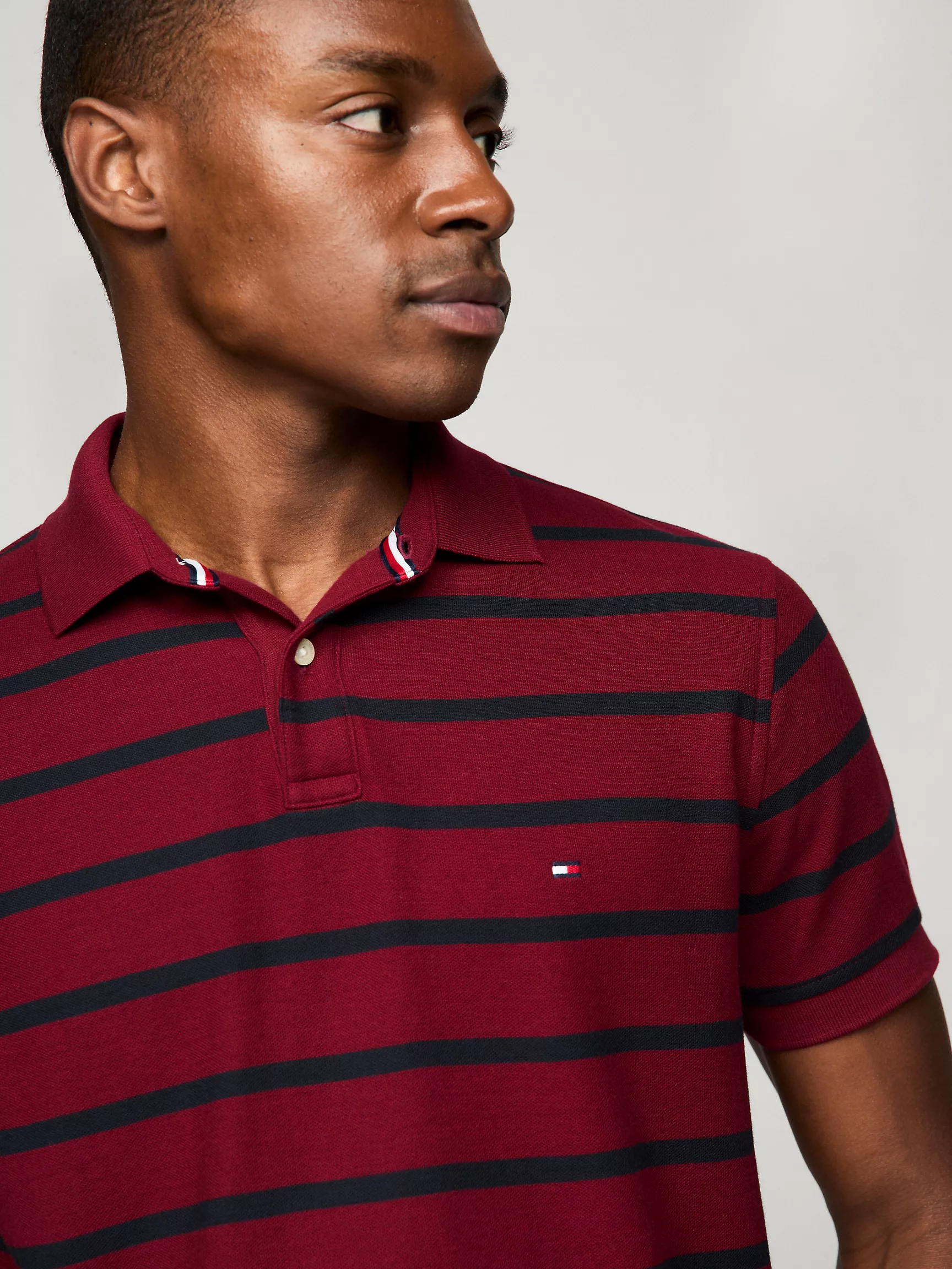Мужское поло Tommy Hilfiger, Полосатое влагоотводящее поло стандартного кроя