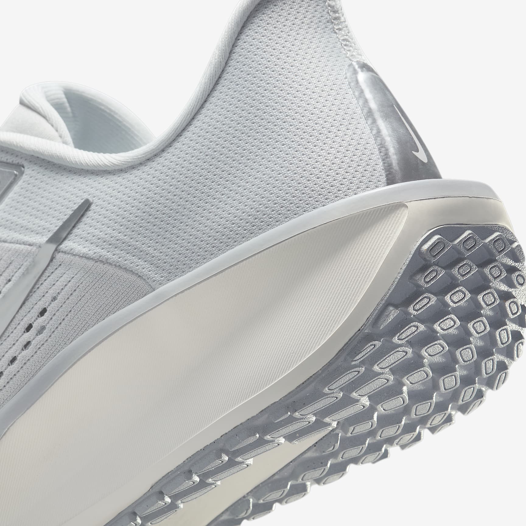 Nike Quest 6 Women's Road Running Shoes