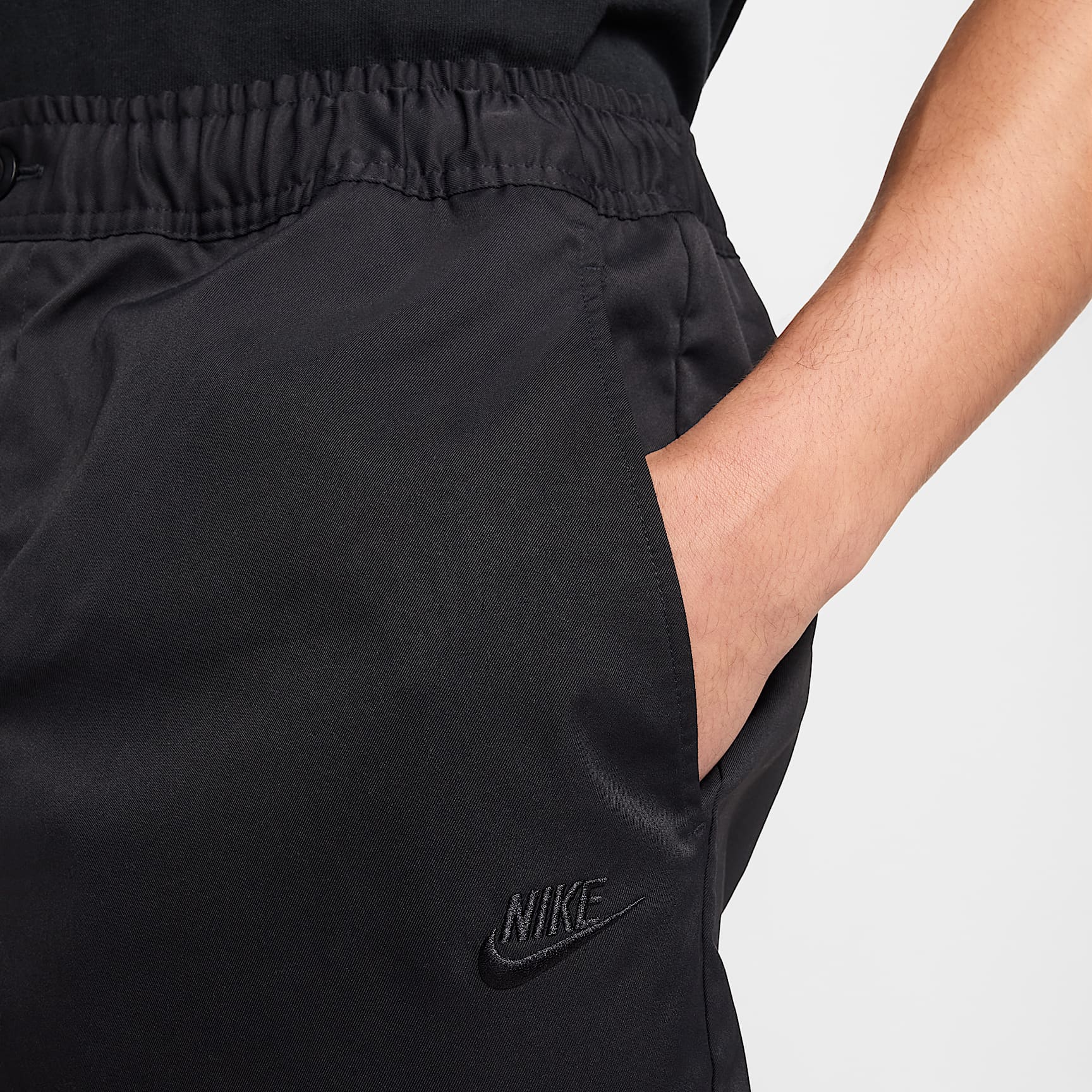 Nike Club Men's Woven Tapered Pants