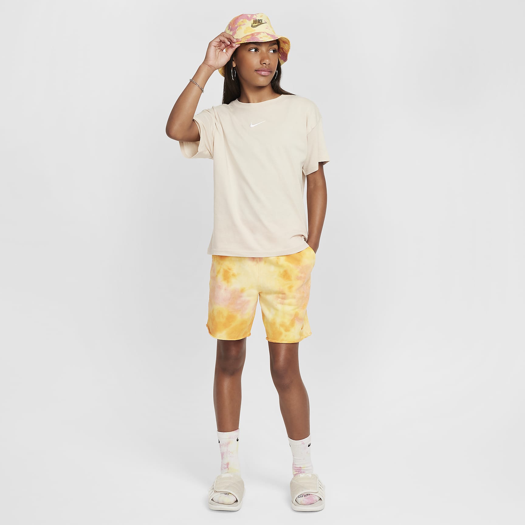 Nike Sportswear Essential Big Kids' (Girls') T-Shirt