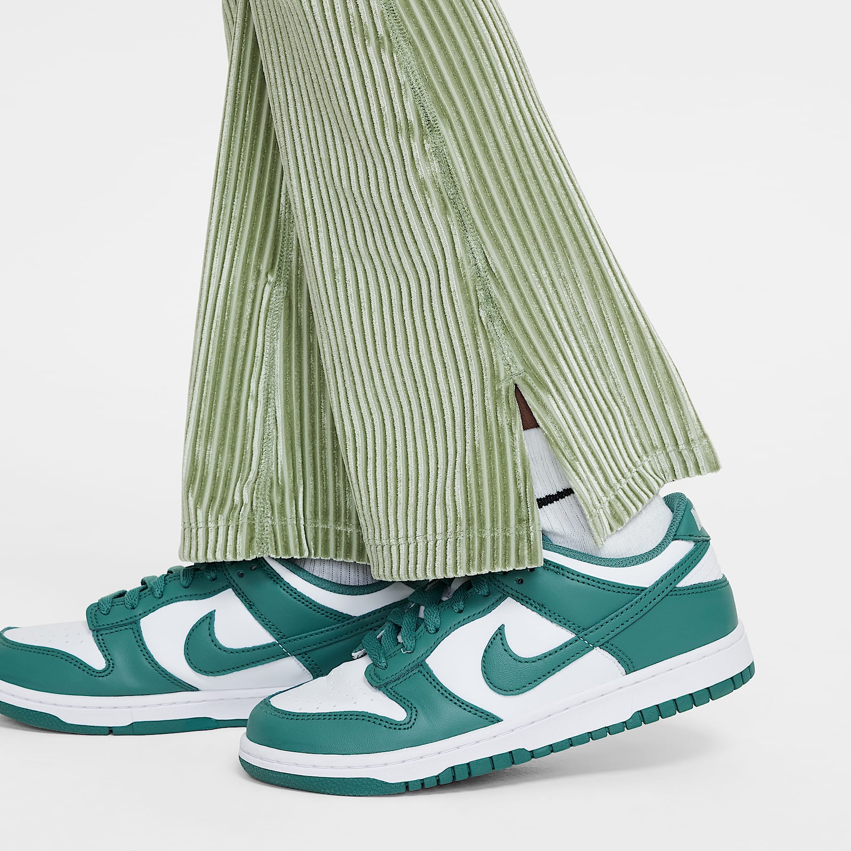 Nike Sportswear Big Kids' (Girls') High-Waisted Flared Ribbed Leggings