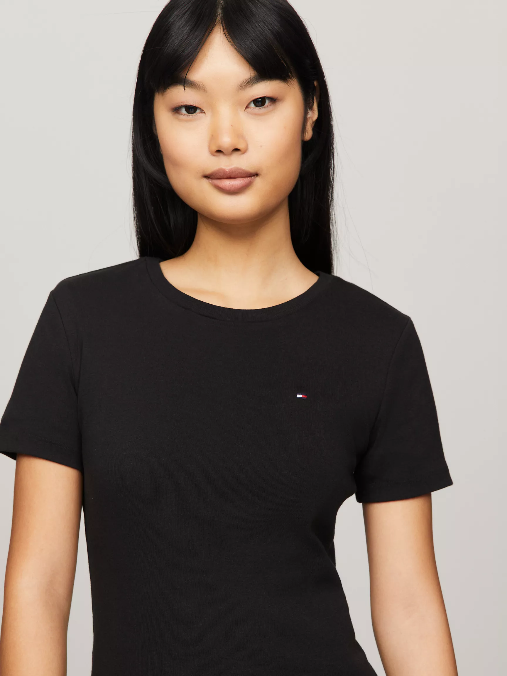 Женская футболка Tommy Hilfiger, Однотонная базовая футболка с круглым вырезом