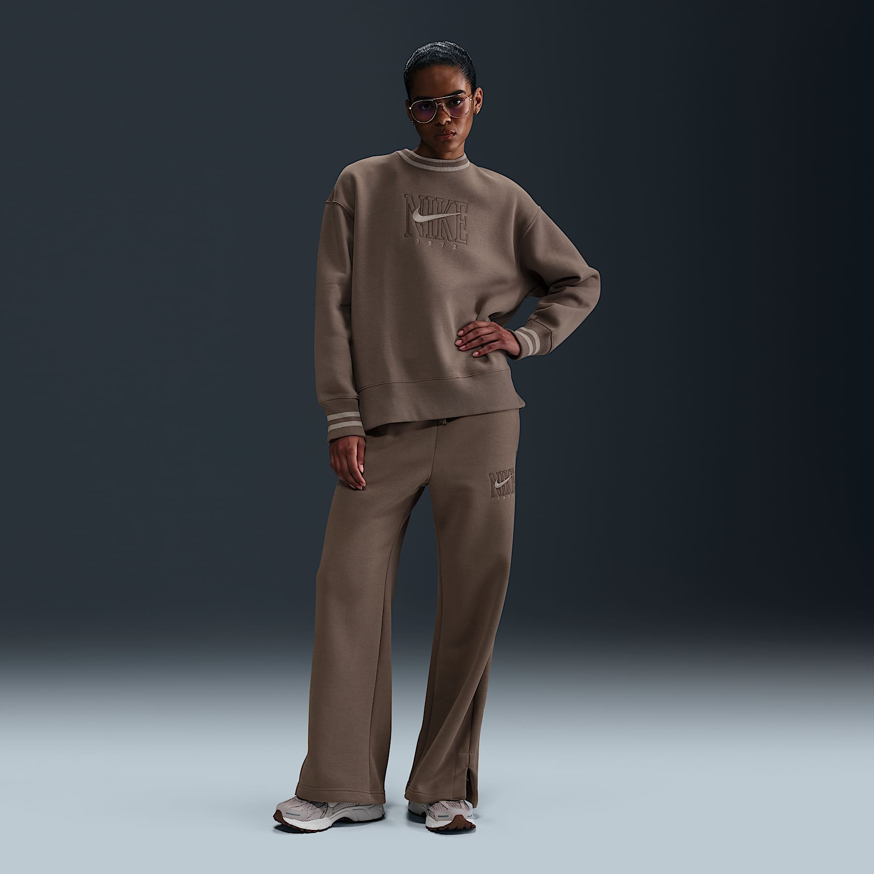 Nike Sportswear Phoenix Fleece Women's Oversized Graphic Crew-Neck Sweatshirt