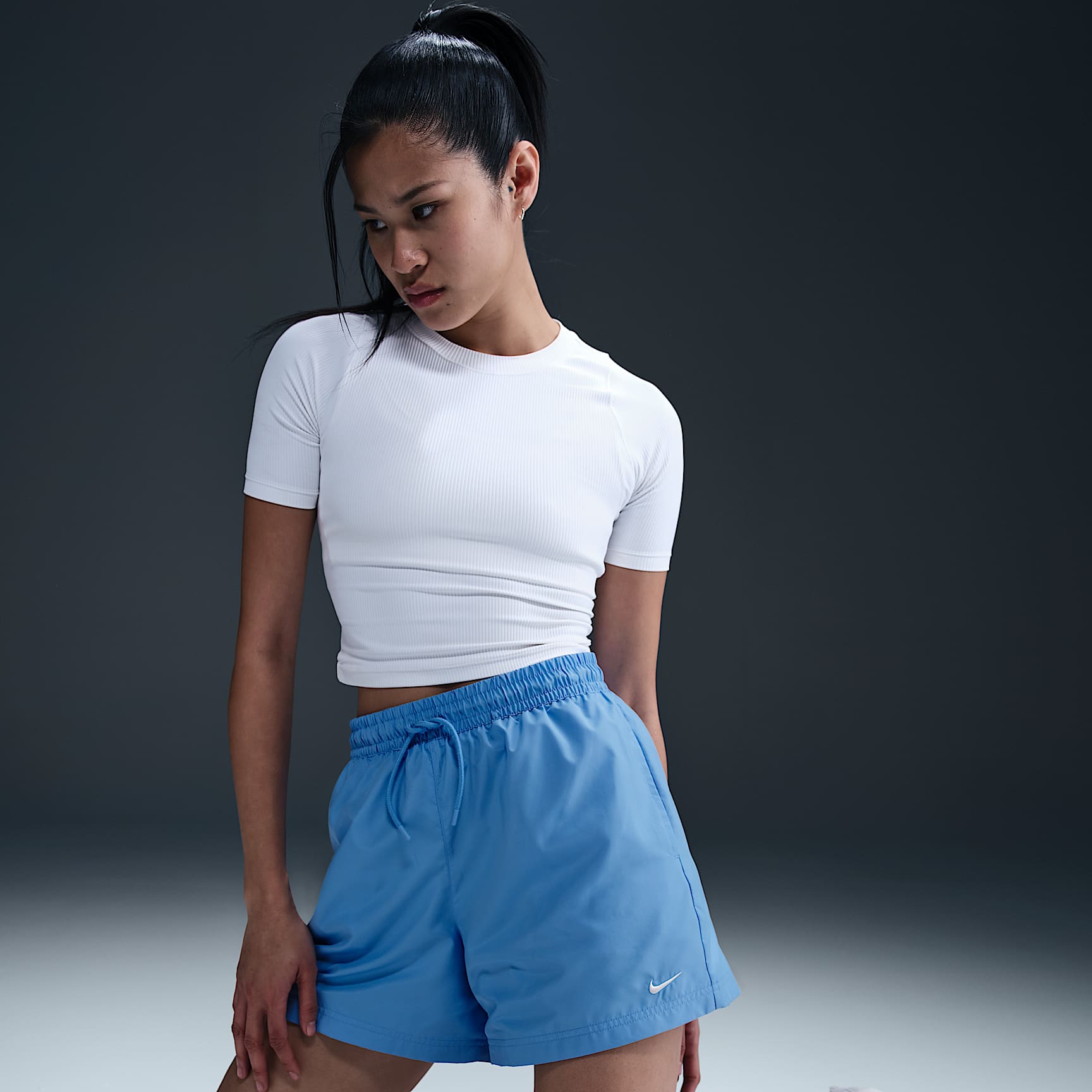 Nike Sportswear Classic Wovens Women's Mid-Rise Shorts