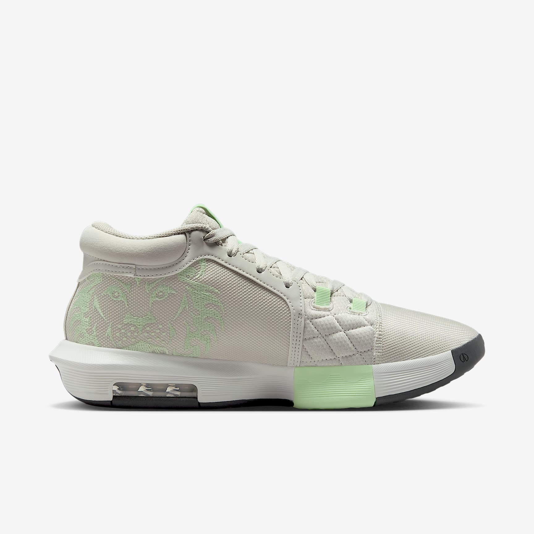 LeBron Witness VIII Basketball Shoes