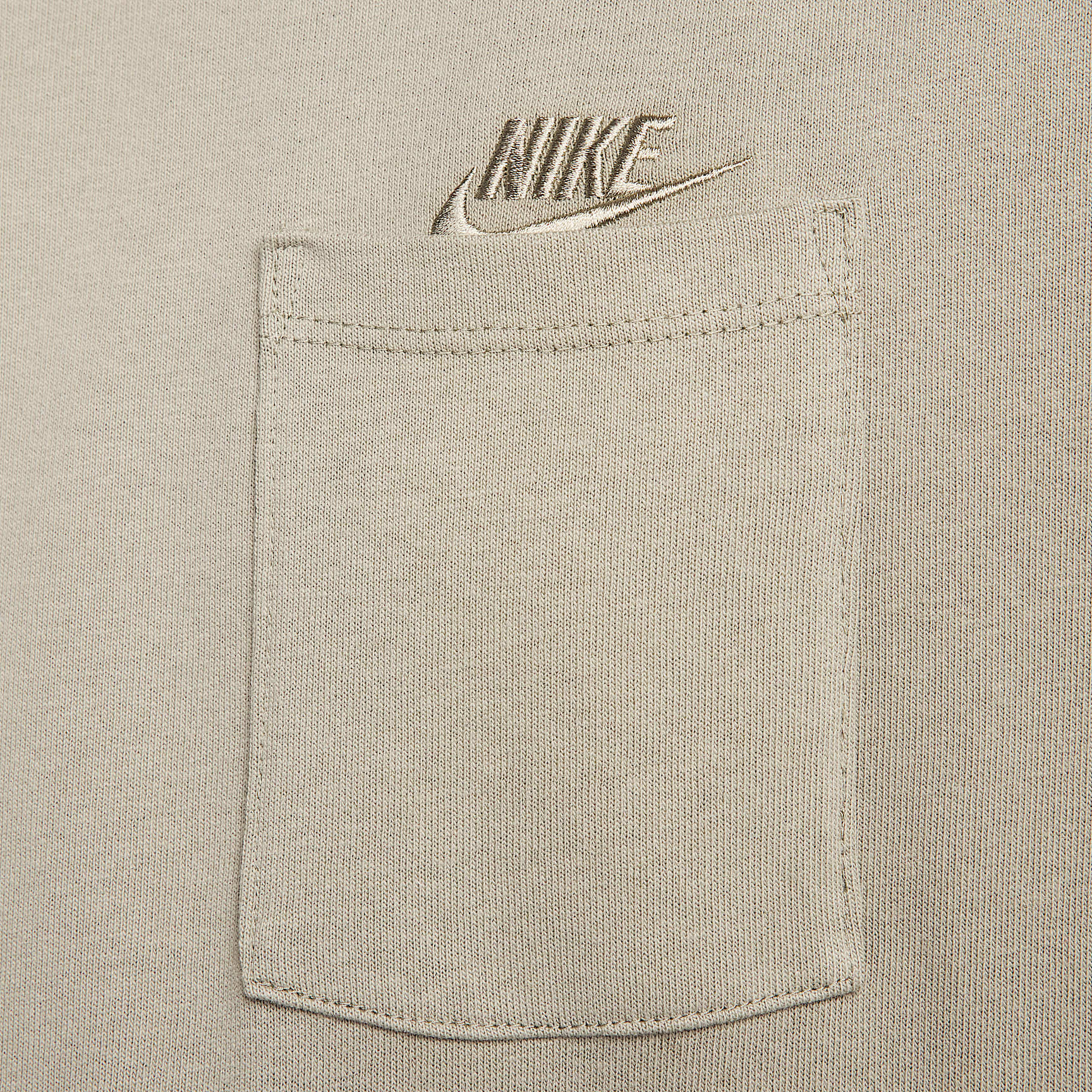 Nike Sportswear Premium Essentials Men's Pocket T-Shirt