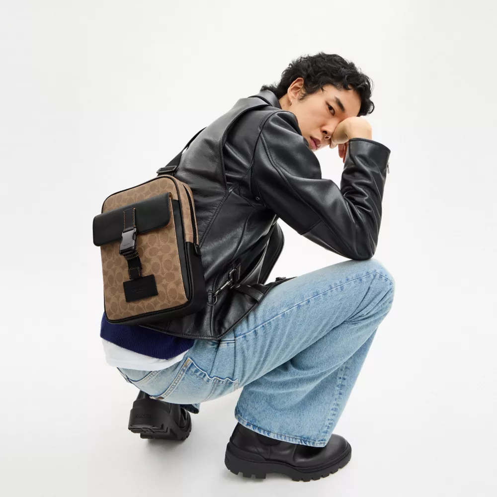 Сумка COACH Track Pack In Signature Canvas