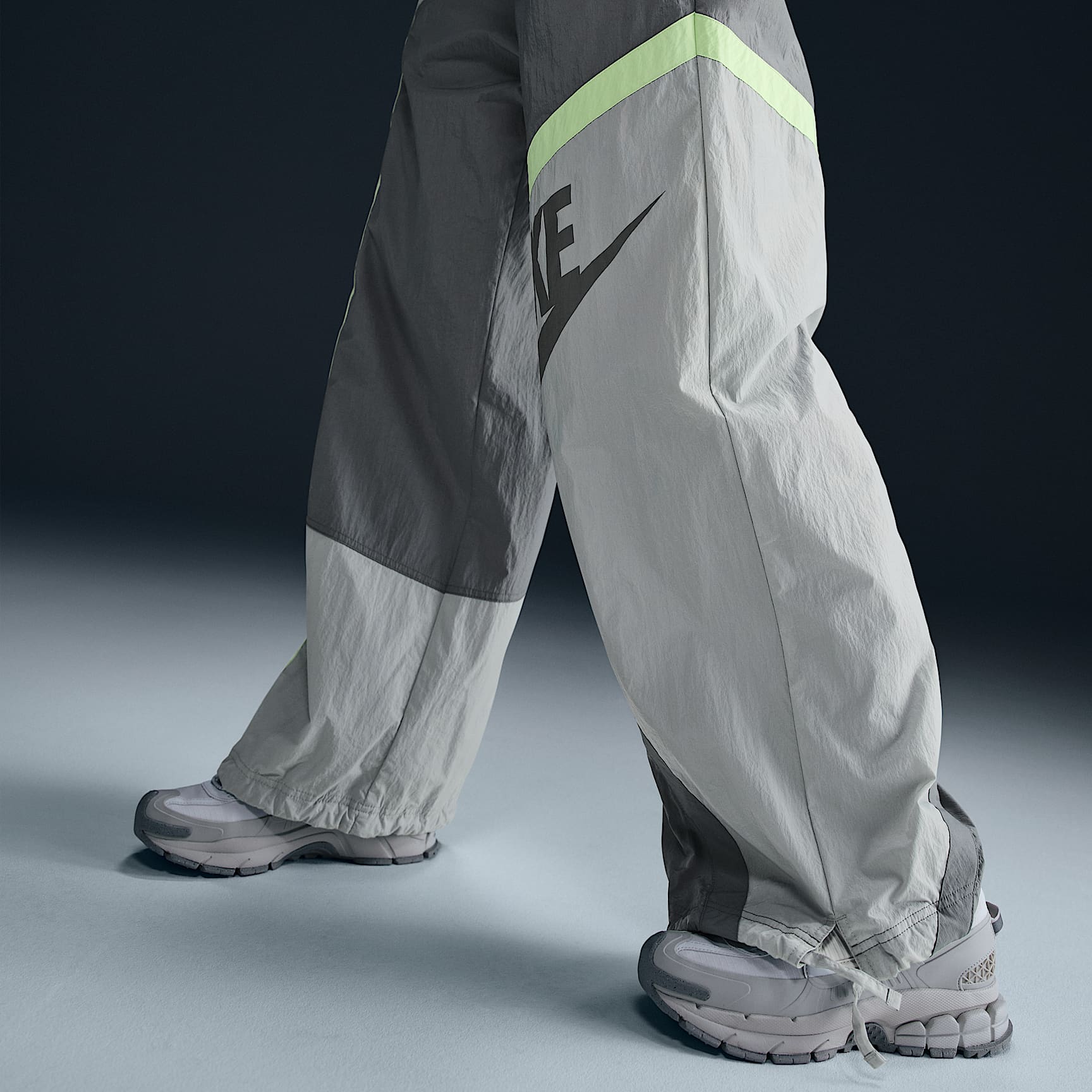 Nike Sportswear Women's Mid-Rise Loose Woven Open-Hem Pants