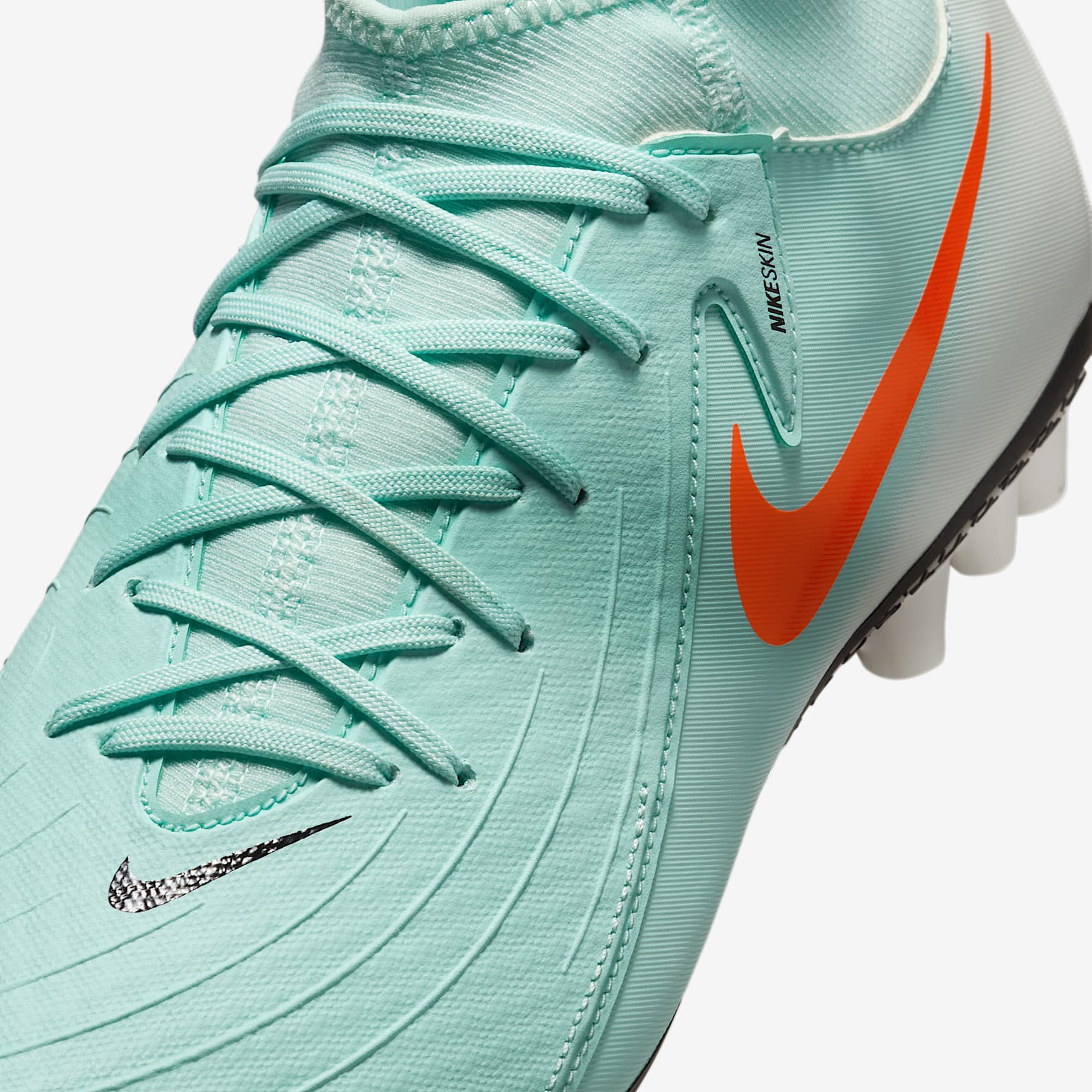 Nike Phantom Luna 2 Academy AG High-Top Soccer Cleats