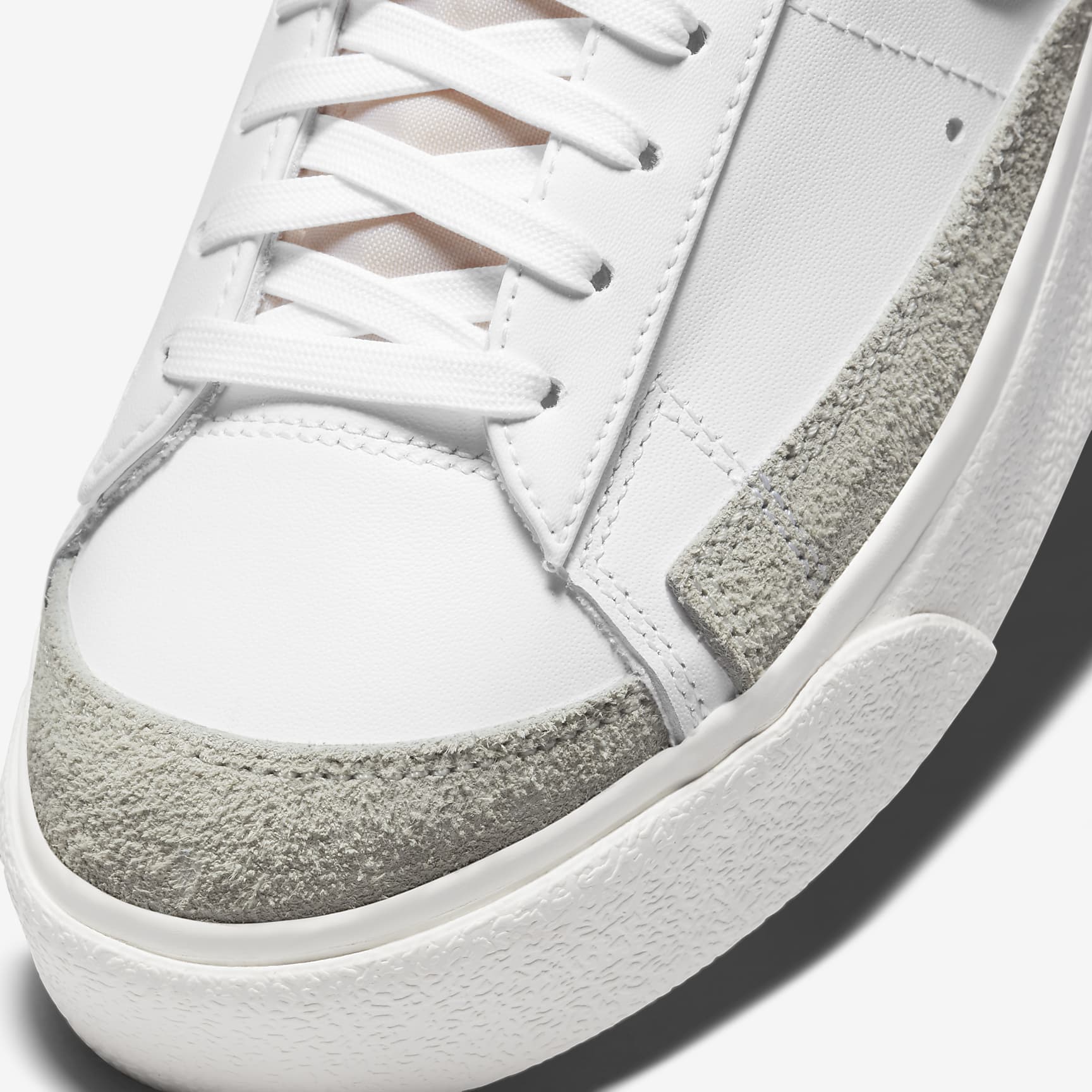 Nike Blazer Low Platform Women's Shoes