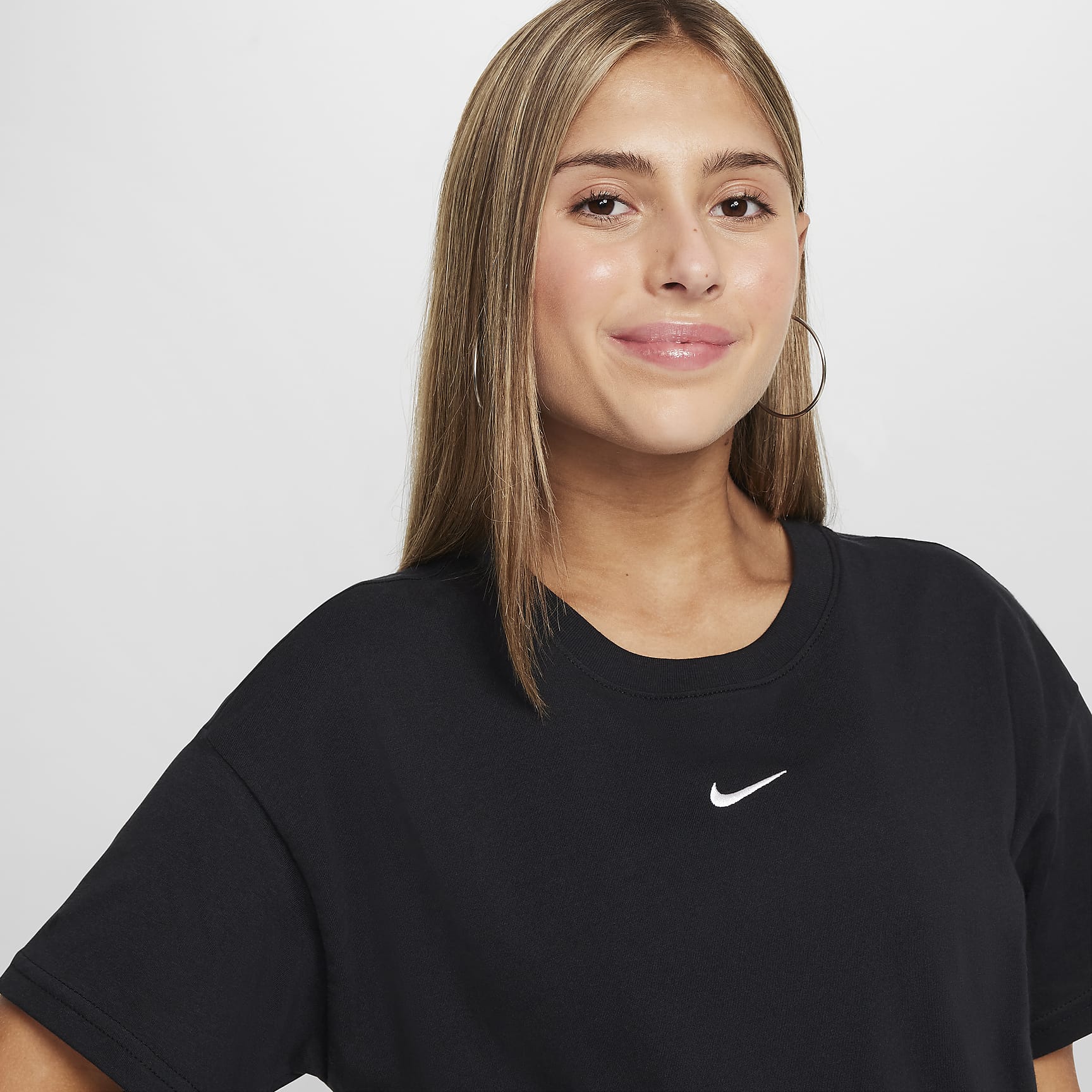 Nike Sportswear Essential Big Kids' (Girls') T-Shirt