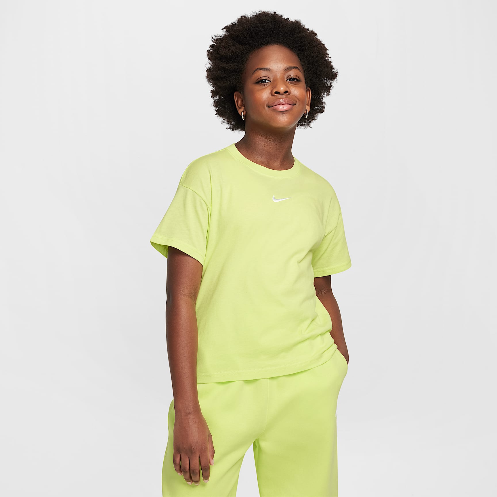 Nike Sportswear Essential Big Kids' (Girls') T-Shirt