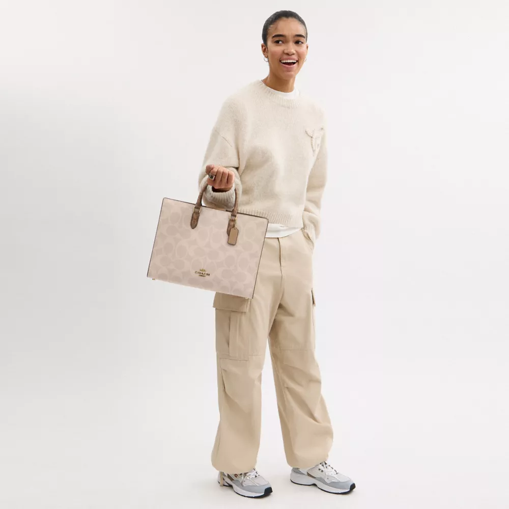Сумка COACH Maggie Tote Bag In Blocked Signature Canvas