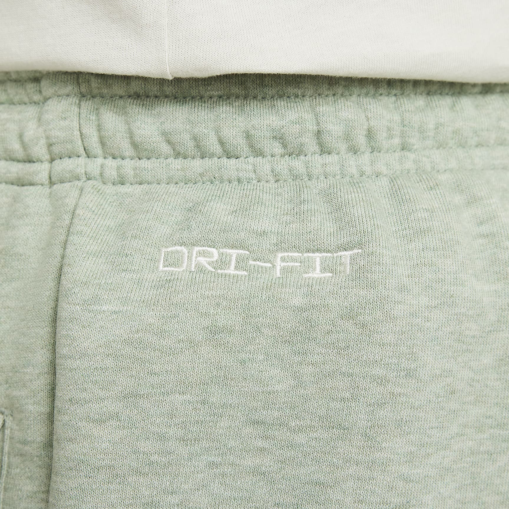 Nike Standard Issue Men's 8" Dri-FIT Fleece Basketball Shorts