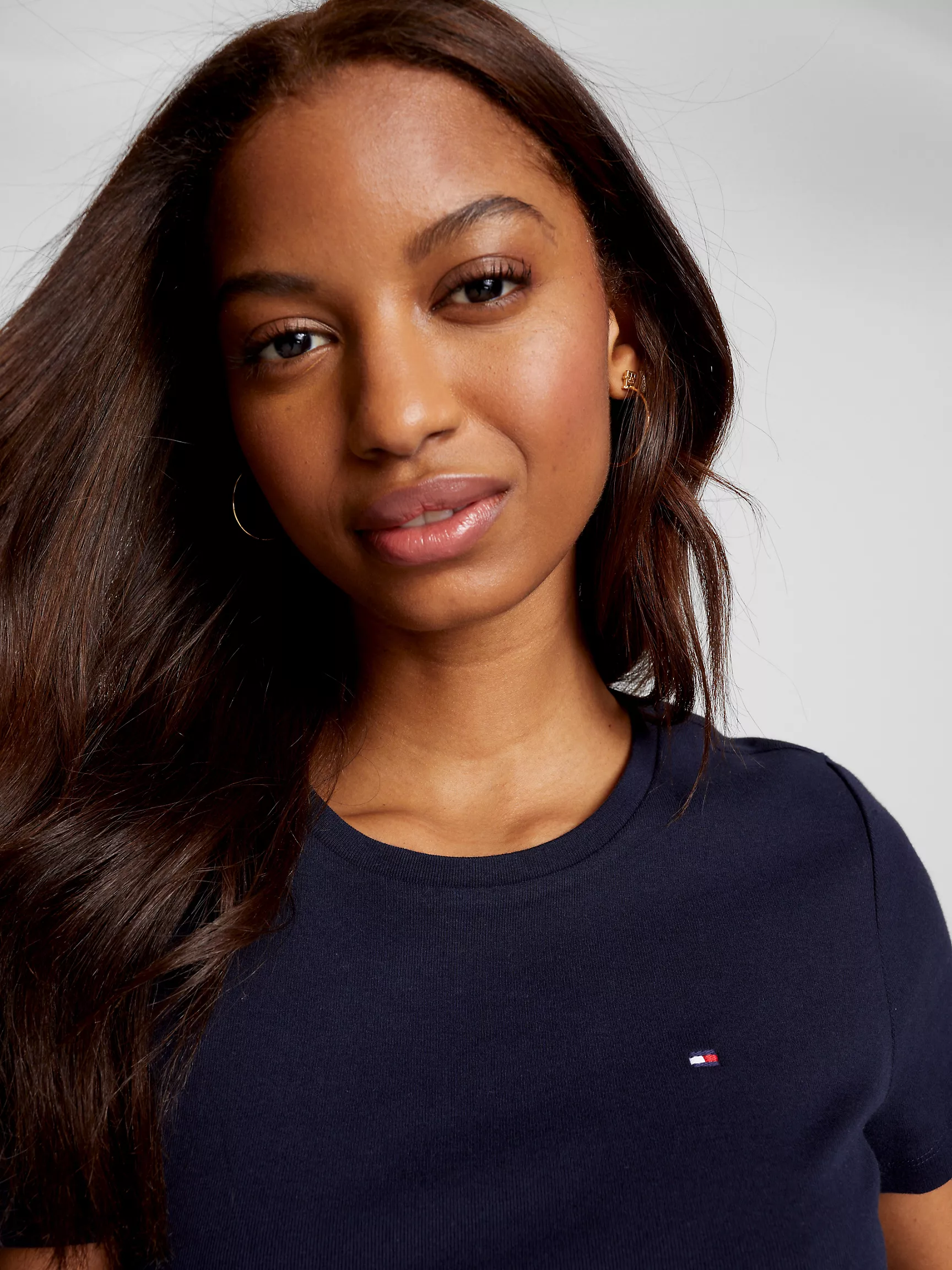 Женская футболка Tommy Hilfiger, Однотонная базовая футболка с круглым вырезом