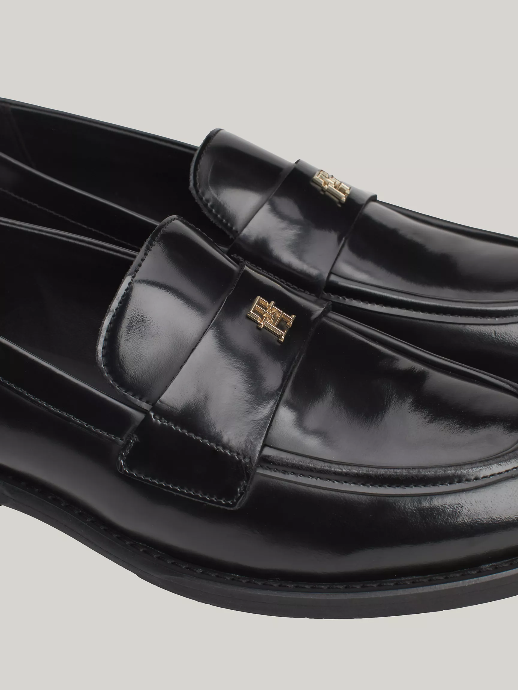 Женская обувь Tommy Hilfiger, Кожаные лоферы с монограммным узором