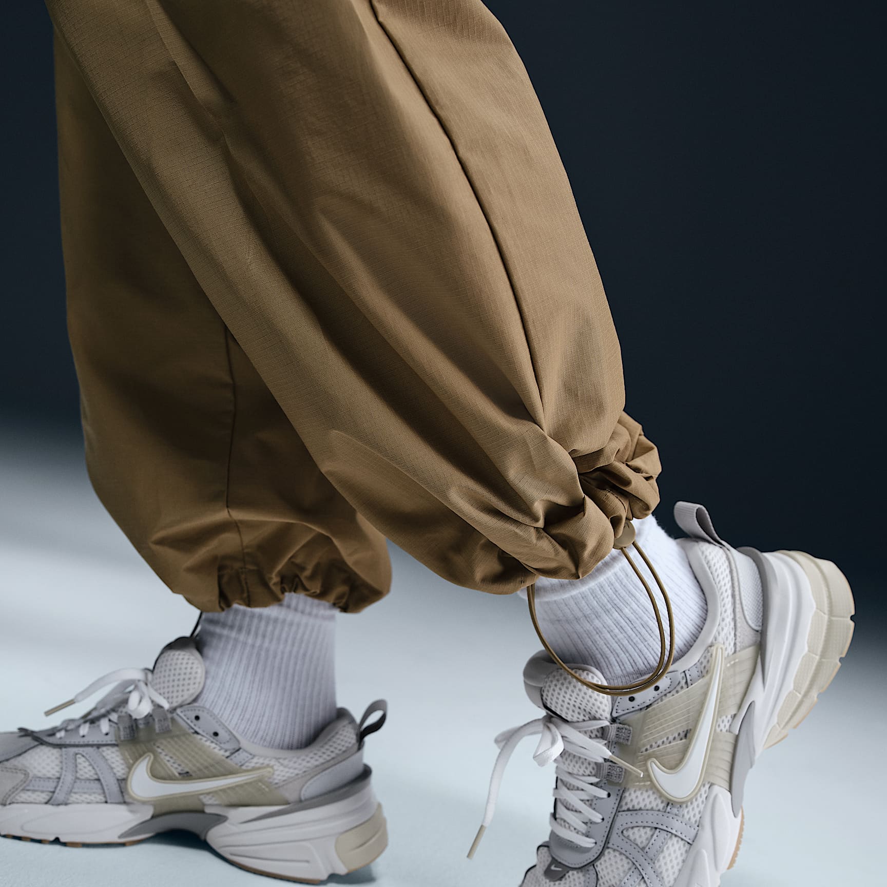 Nike Sportswear Everything Wovens Women's Mid-Rise Cargo Pants