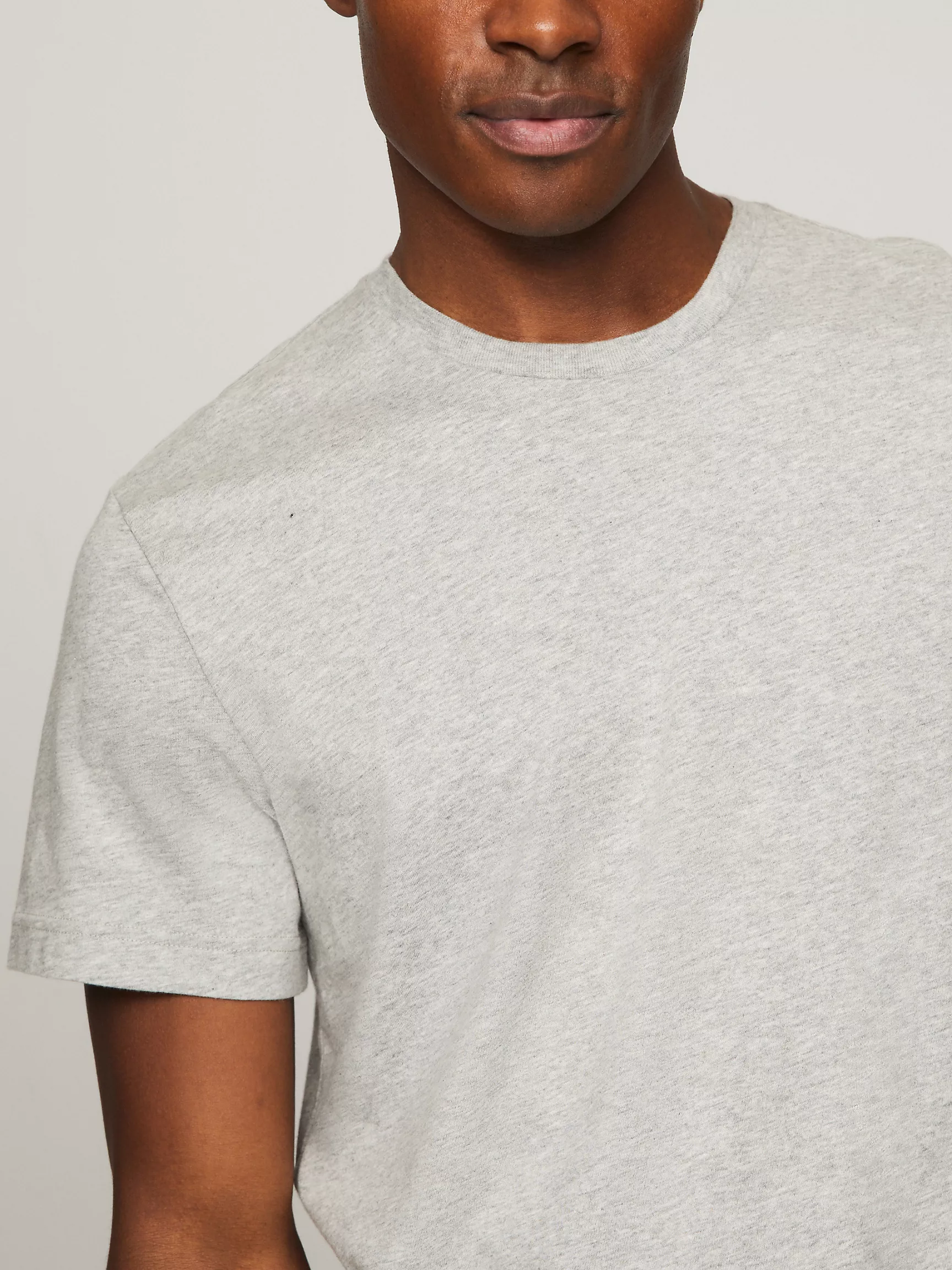 Мужское нижнее белье Tommy Hilfiger, Классические хлопковые футболки с круглым вырезом (набор 3 шт.)