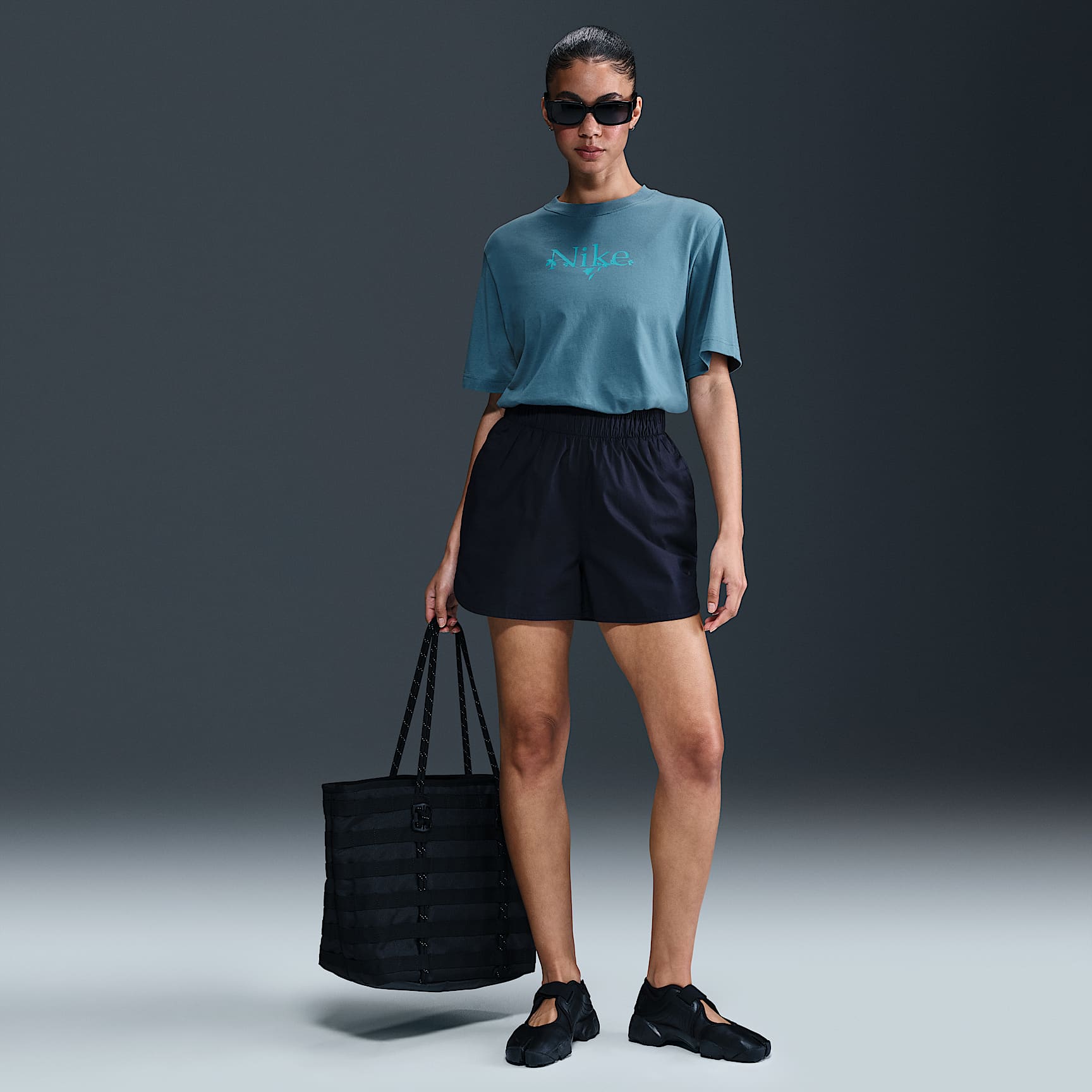 Nike Sportswear Women's Loose Short-Sleeve T-Shirt