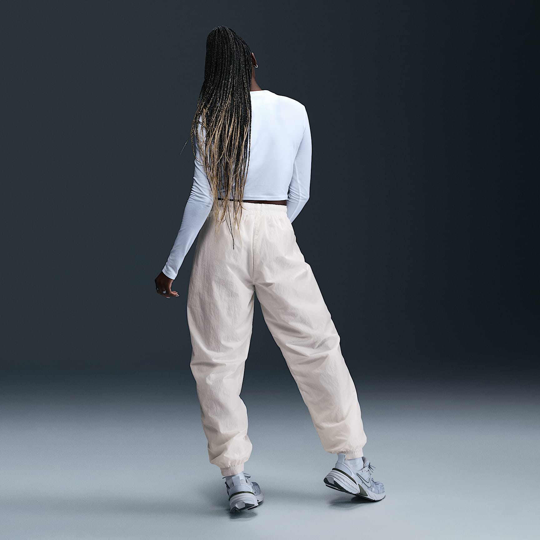 Nike Sportswear Essential Women's Mid-Rise Oversized Woven Joggers