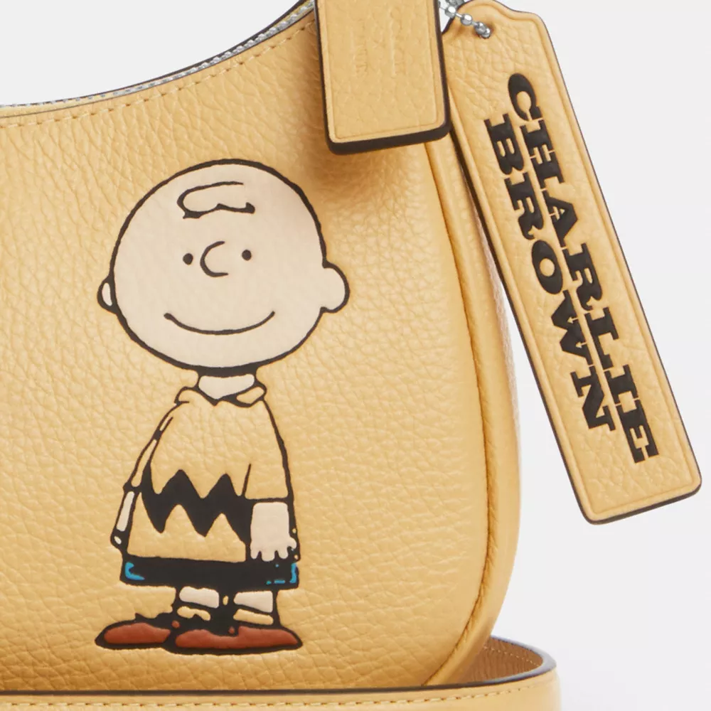 Сумка COACH Coach X Peanuts Teri Shoulder Bag With Charlie Brown