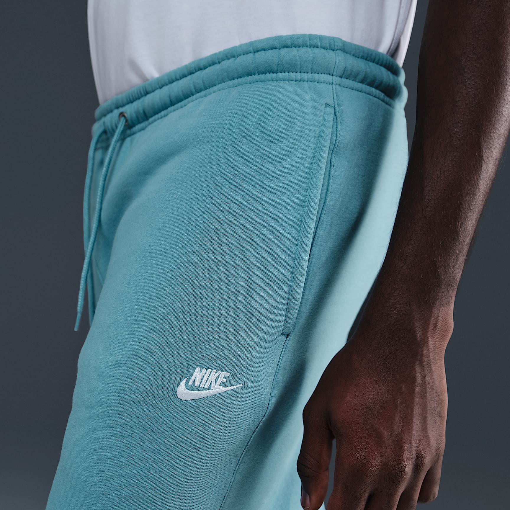 Nike Club Men's Cuffed Brushed Fleece Pants