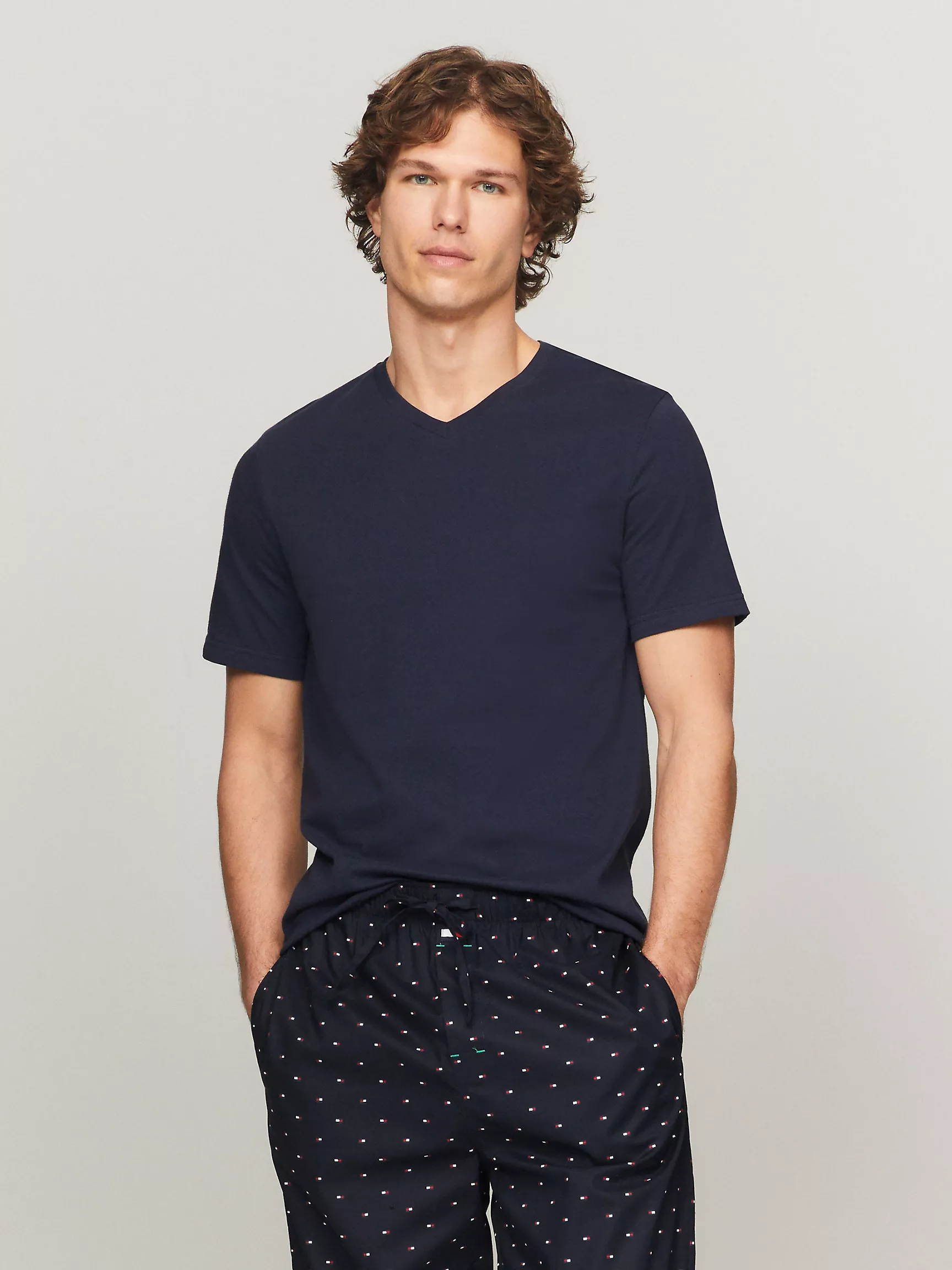 Мужское нижнее белье Tommy Hilfiger, Набор из 3 классических хлопковых футболок с V-образным вырезом