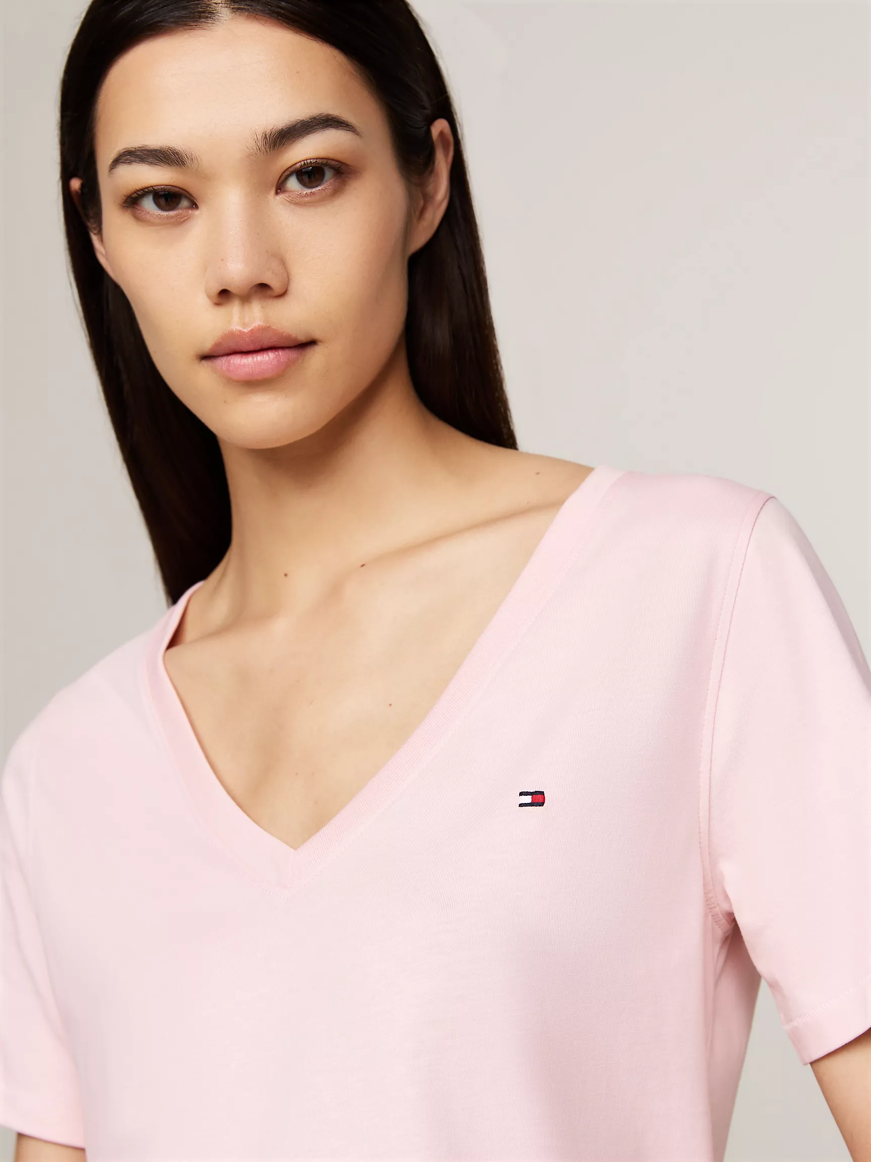 Женская футболка Tommy Hilfiger, Футболка с коротким рукавом и V-образным вырезом
