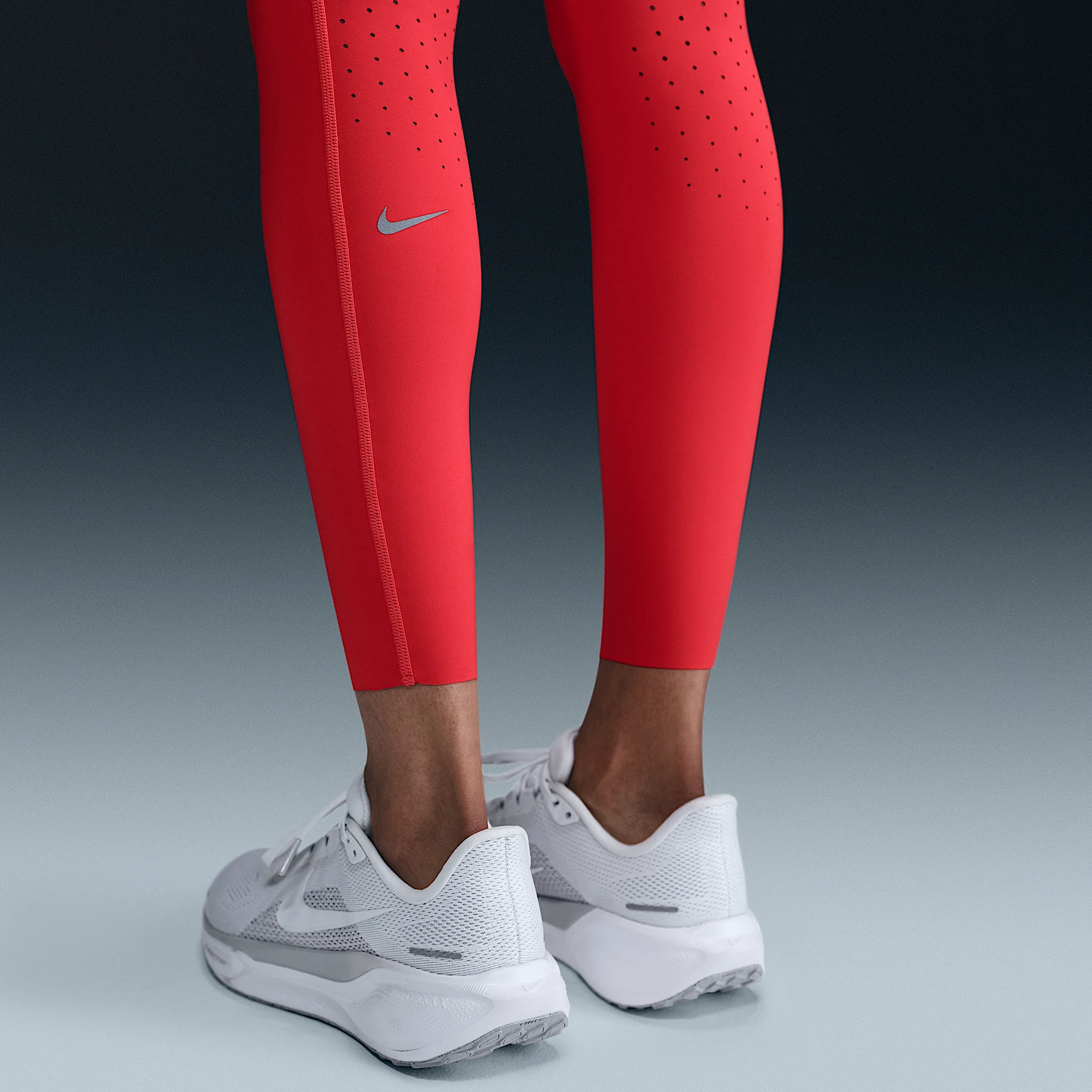 Nike Swift Women's High-Waisted 7/8 Running Leggings with Pockets