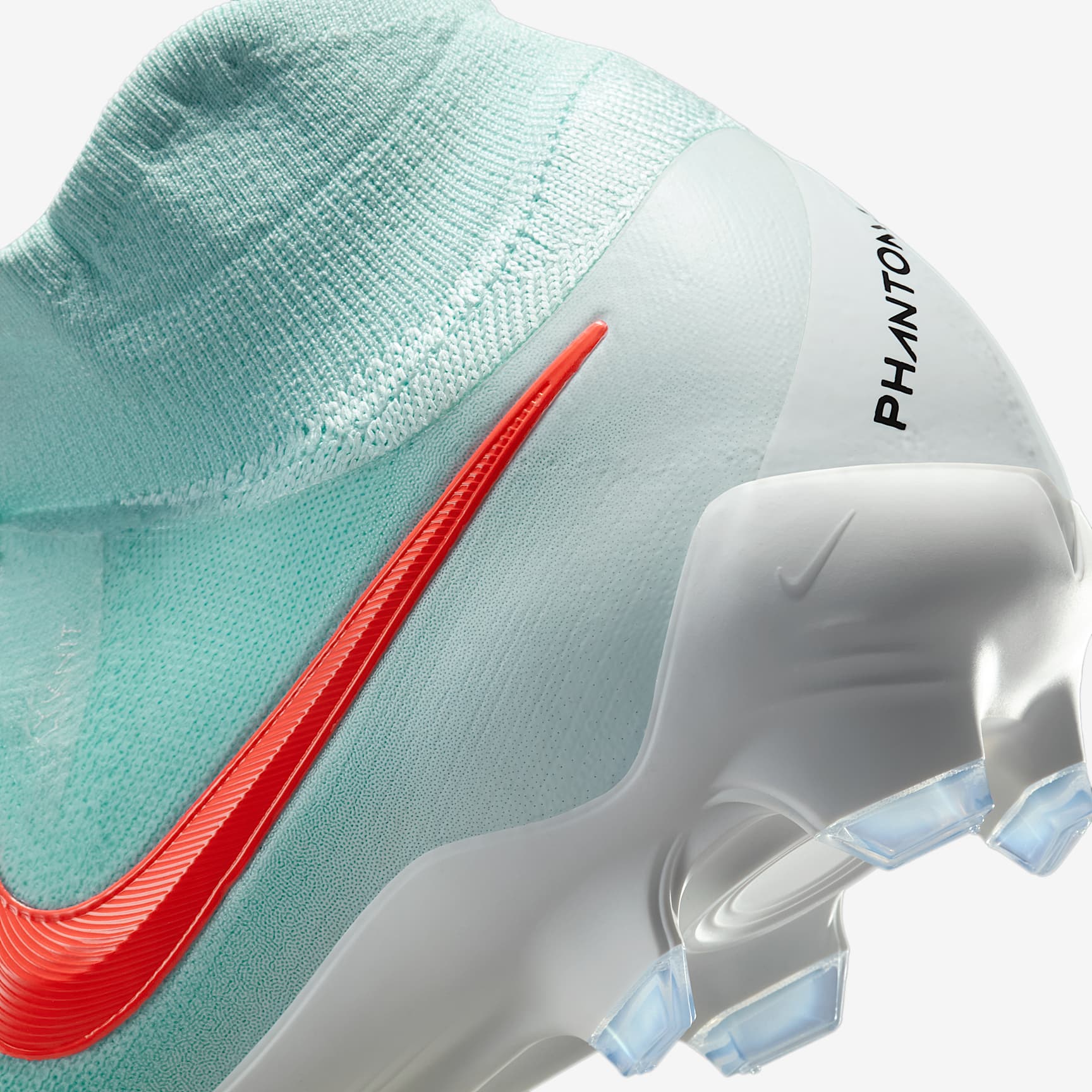 Nike Phantom Luna 2 Pro FG High-Top Soccer Cleats