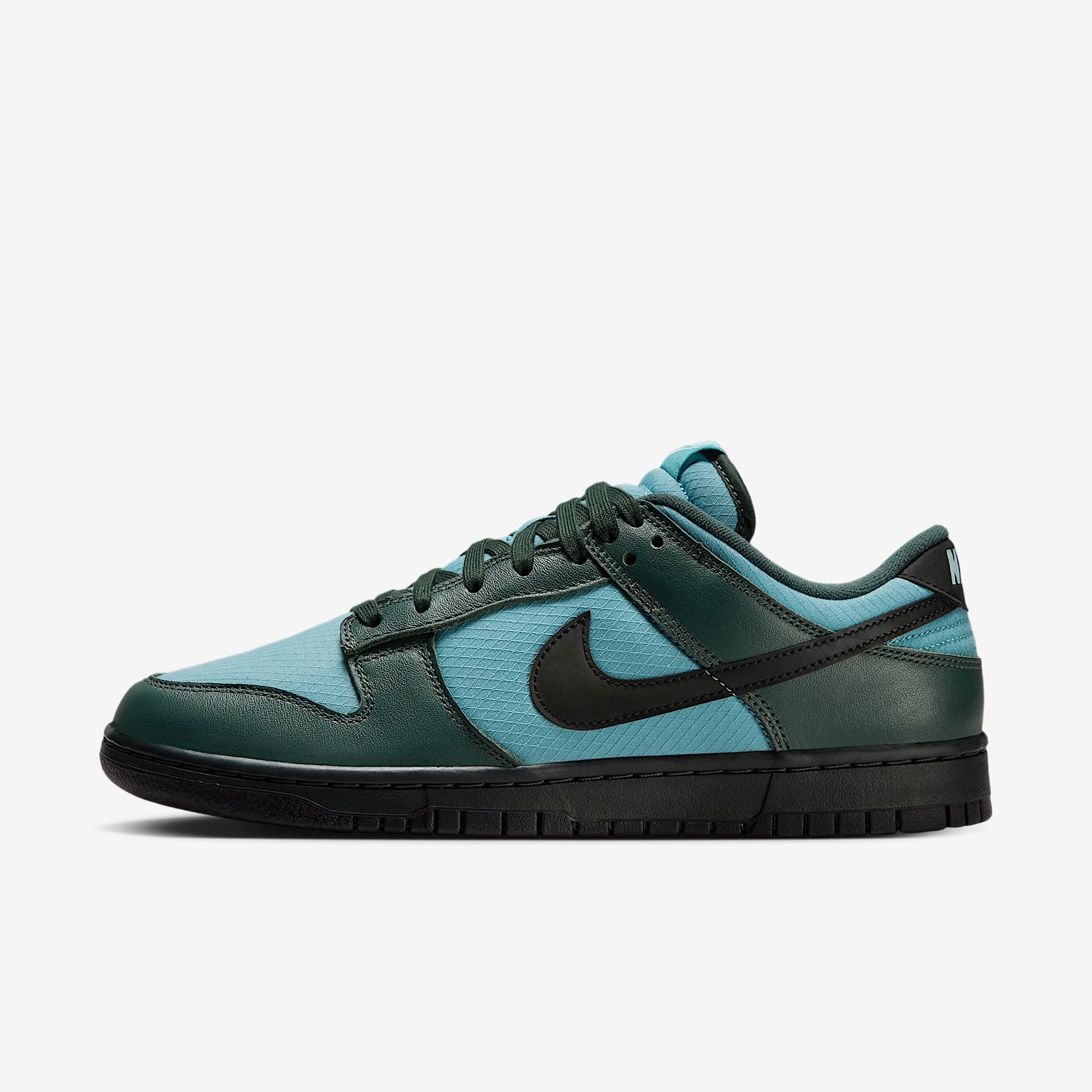 Nike Dunk Low Retro SE Men's Winterized Shoes