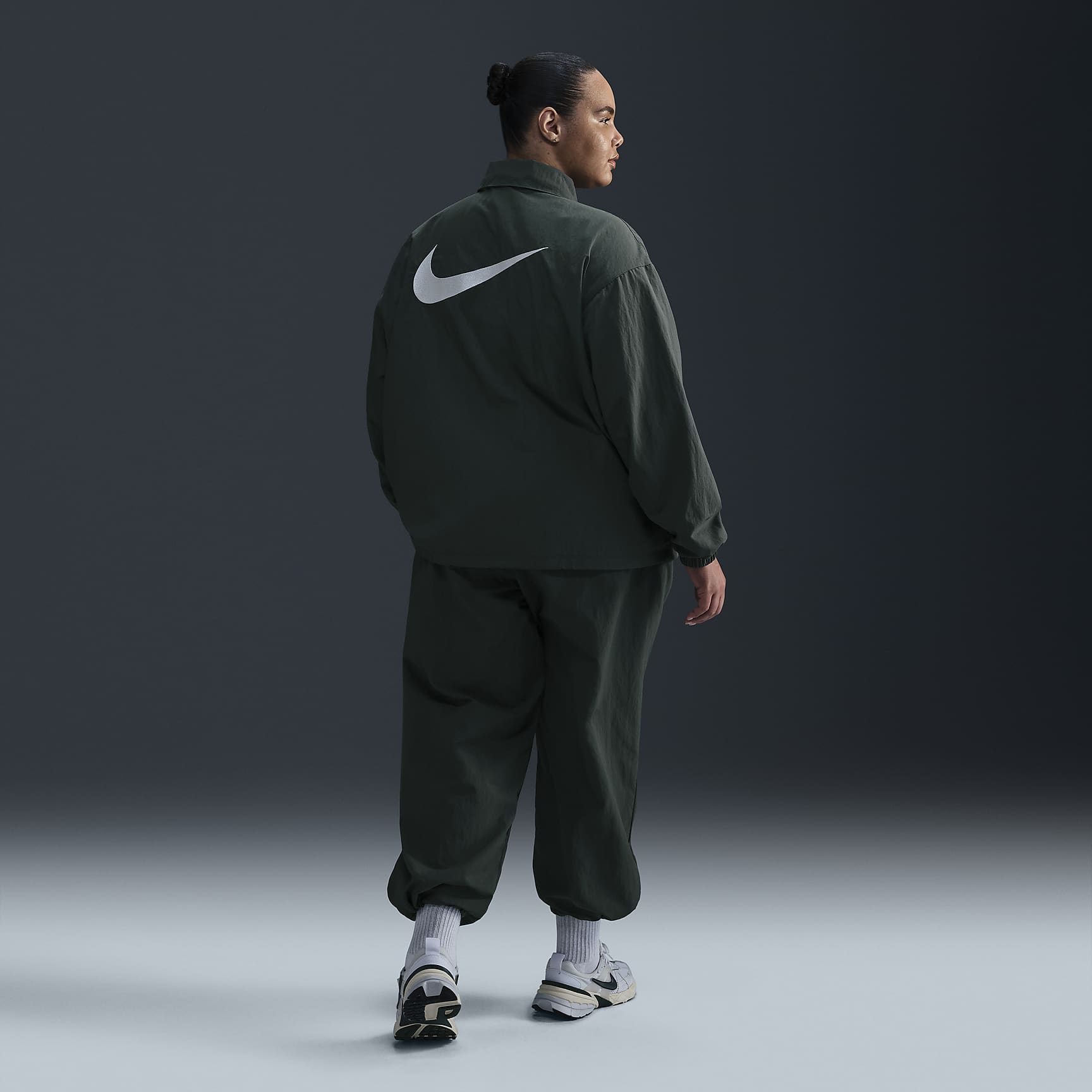 Nike Sportswear Everything Wovens Women's Mid-Rise Open-Hem Pants (Plus Size)