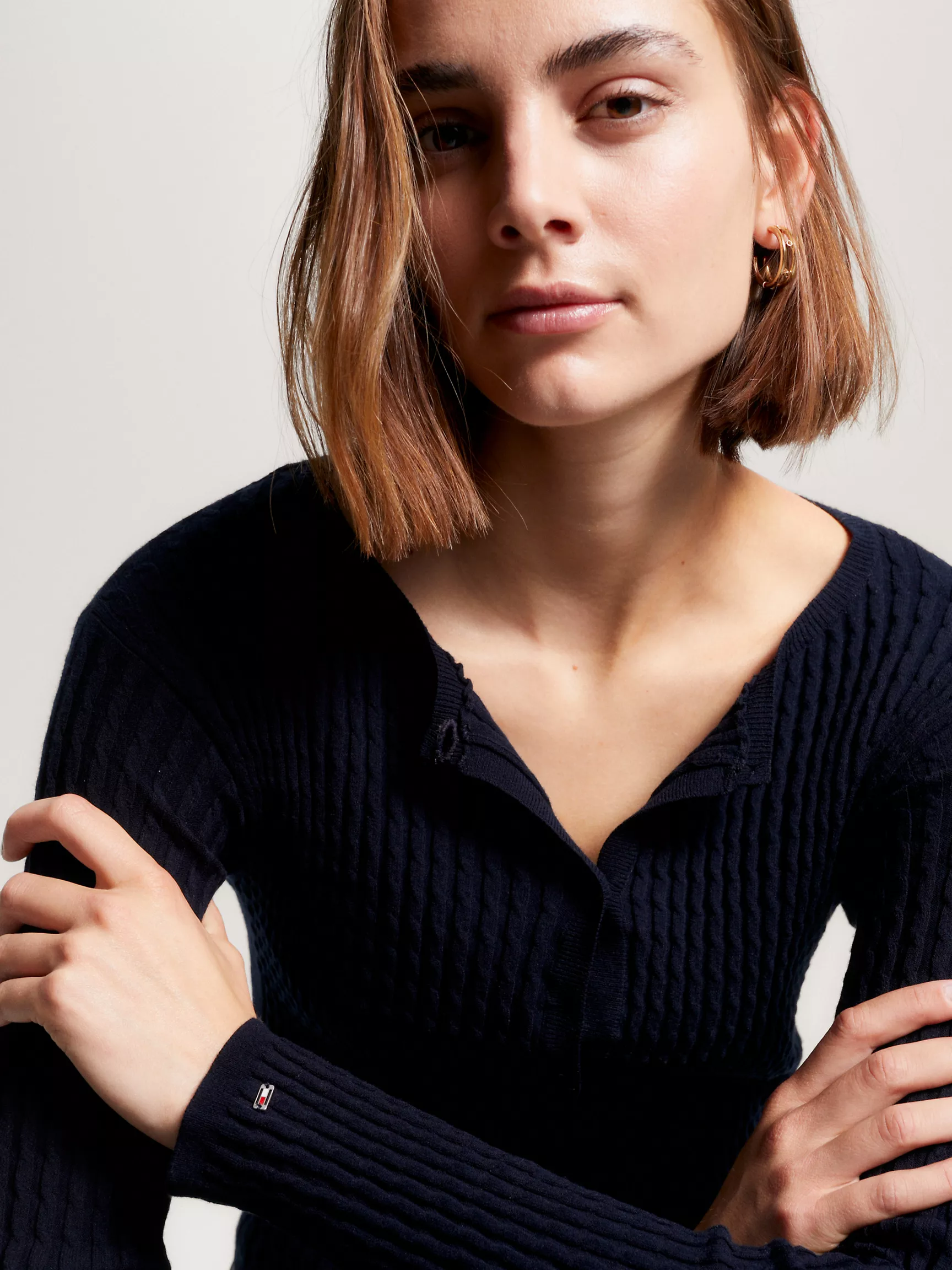 Женский свитер Tommy Hilfiger, Укороченный вязаный свитер с узором "косы"