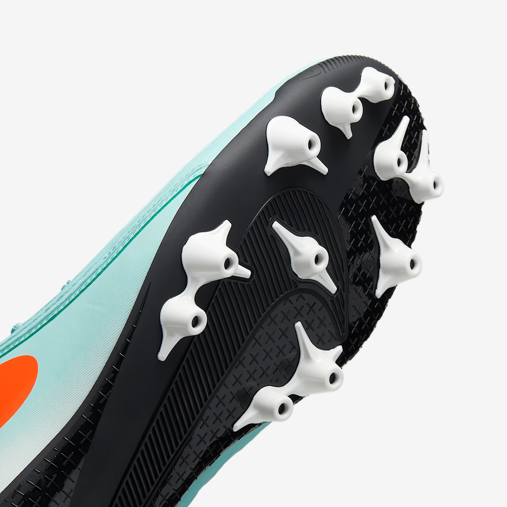 Nike Phantom Luna 2 Academy AG High-Top Soccer Cleats