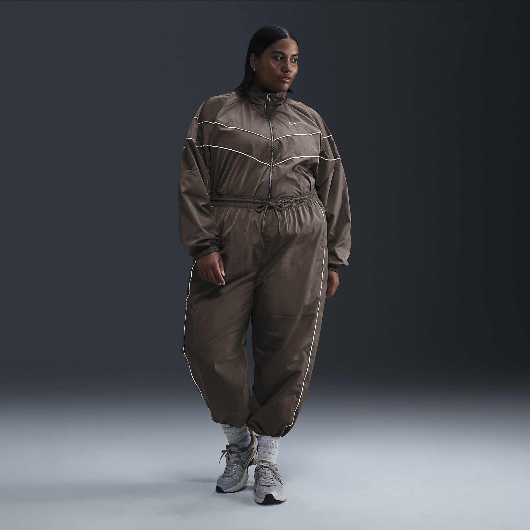 Nike Windrunner Women's Loose UV Woven Full-Zip Jacket (Plus Size)