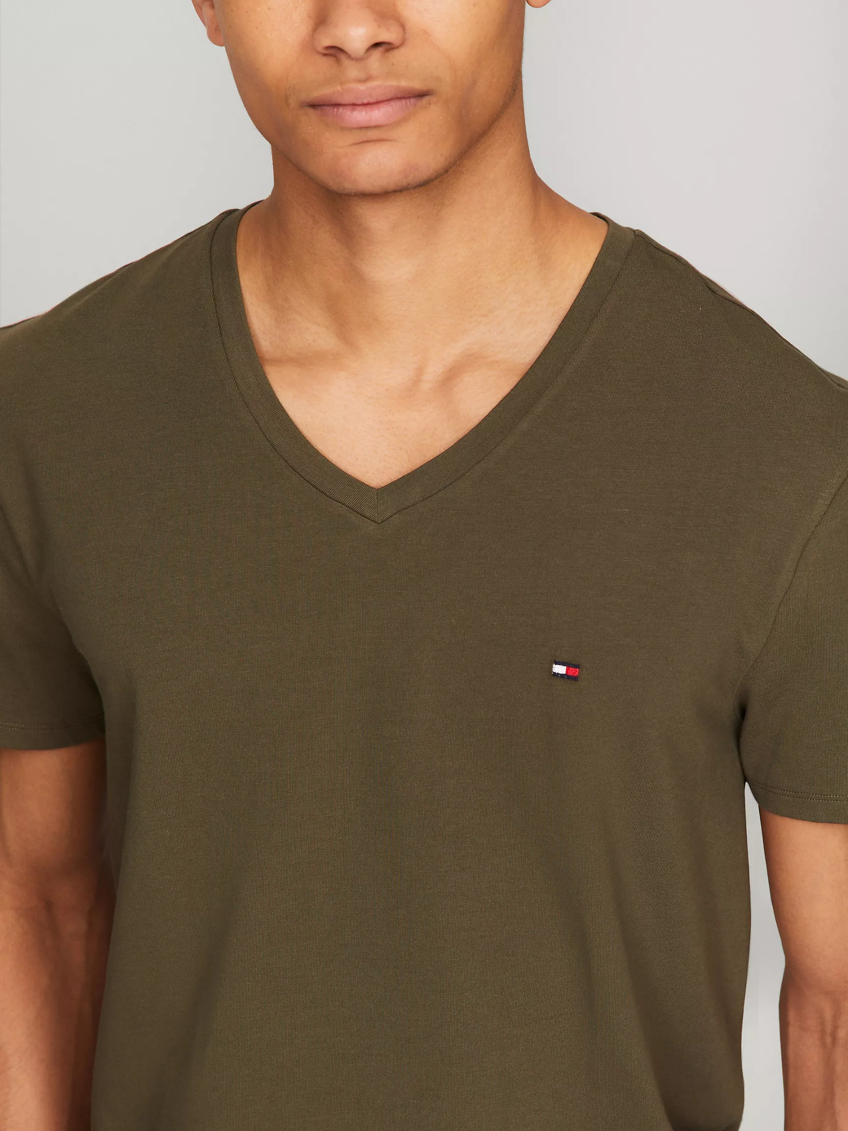 Мужская футболка Tommy Hilfiger, Приталенная футболка с V-образным вырезом