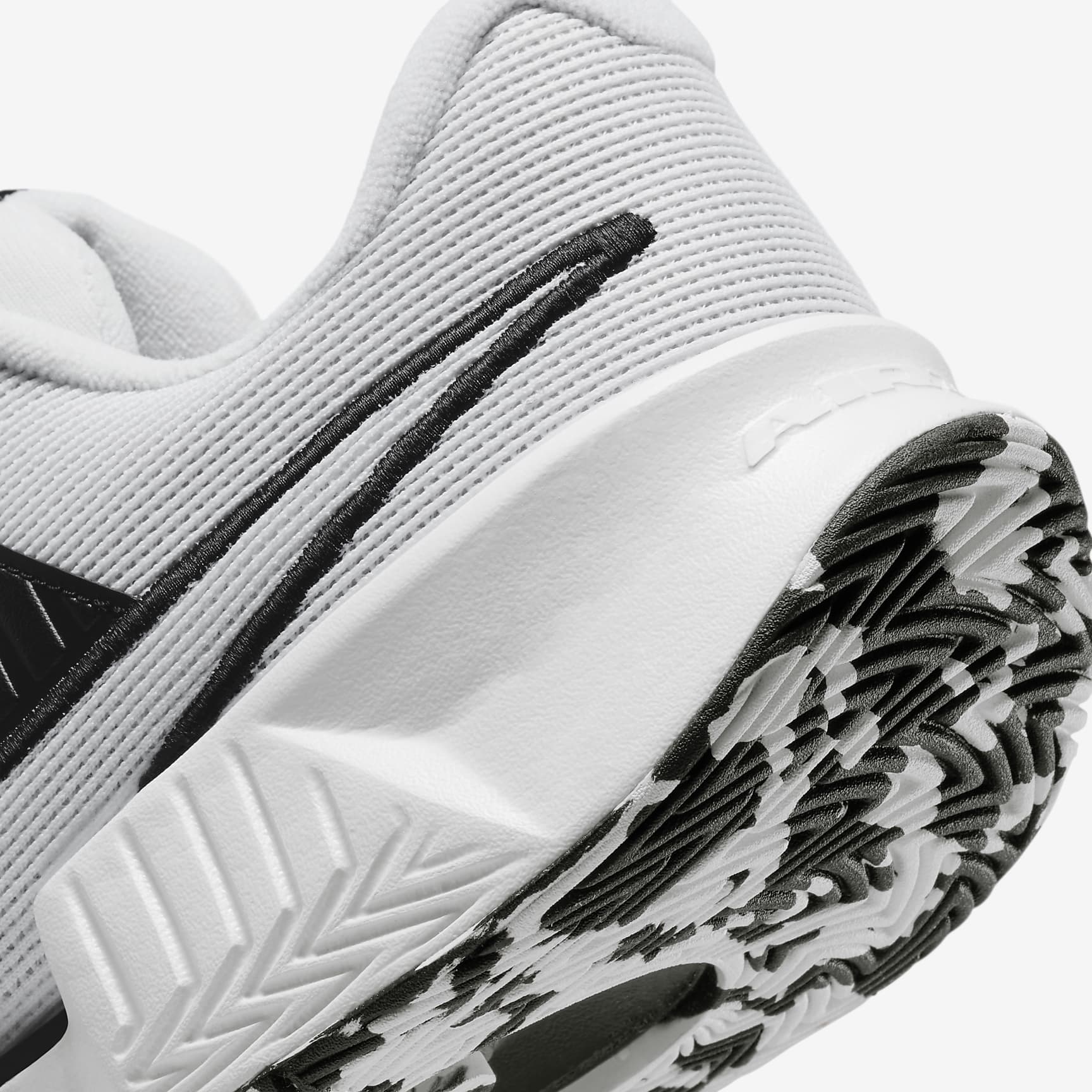 Nike Zoom Challenge Men's Pickleball Shoes