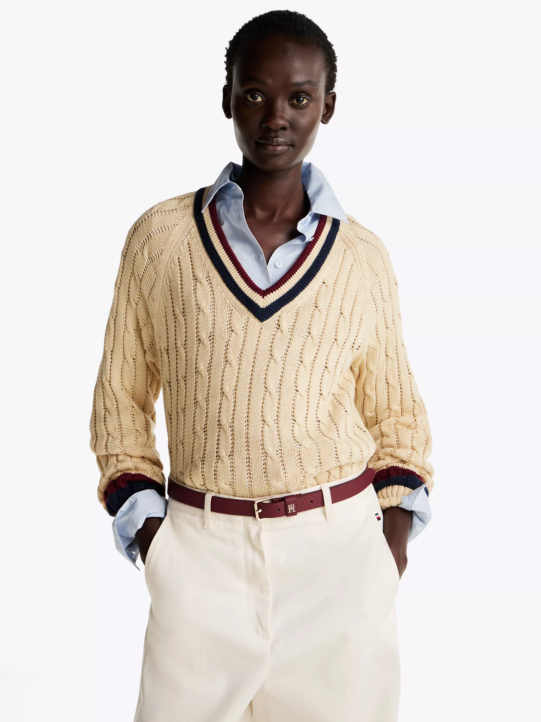 Женский свитер Tommy Hilfiger, Вязаный свитер с узором "косы" и V-образным вырезом в университетском стиле